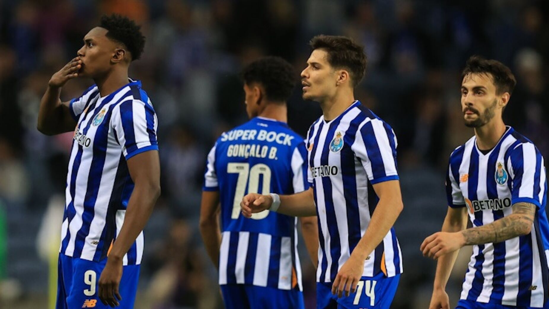 FC Porto opera reviravolta e vence Moreirense com bis de Samu