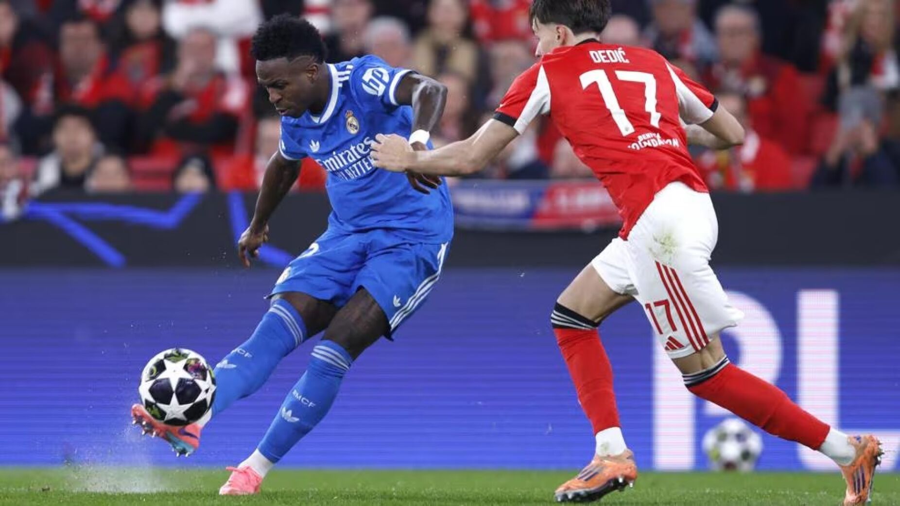 T&atilde;o perto do imposs&iacute;vel: o Benfica caiu de p&eacute; no reino onde quase nada falha