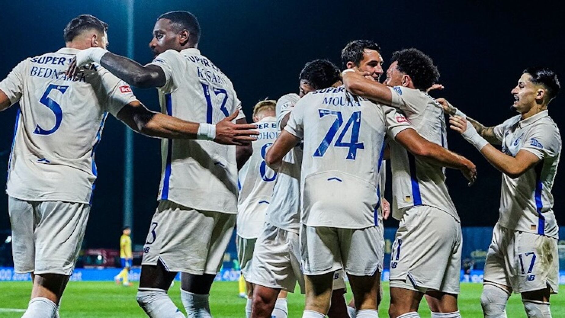 FC Porto demolidor aplica chapa 4 ao Arouca a jogar com 10