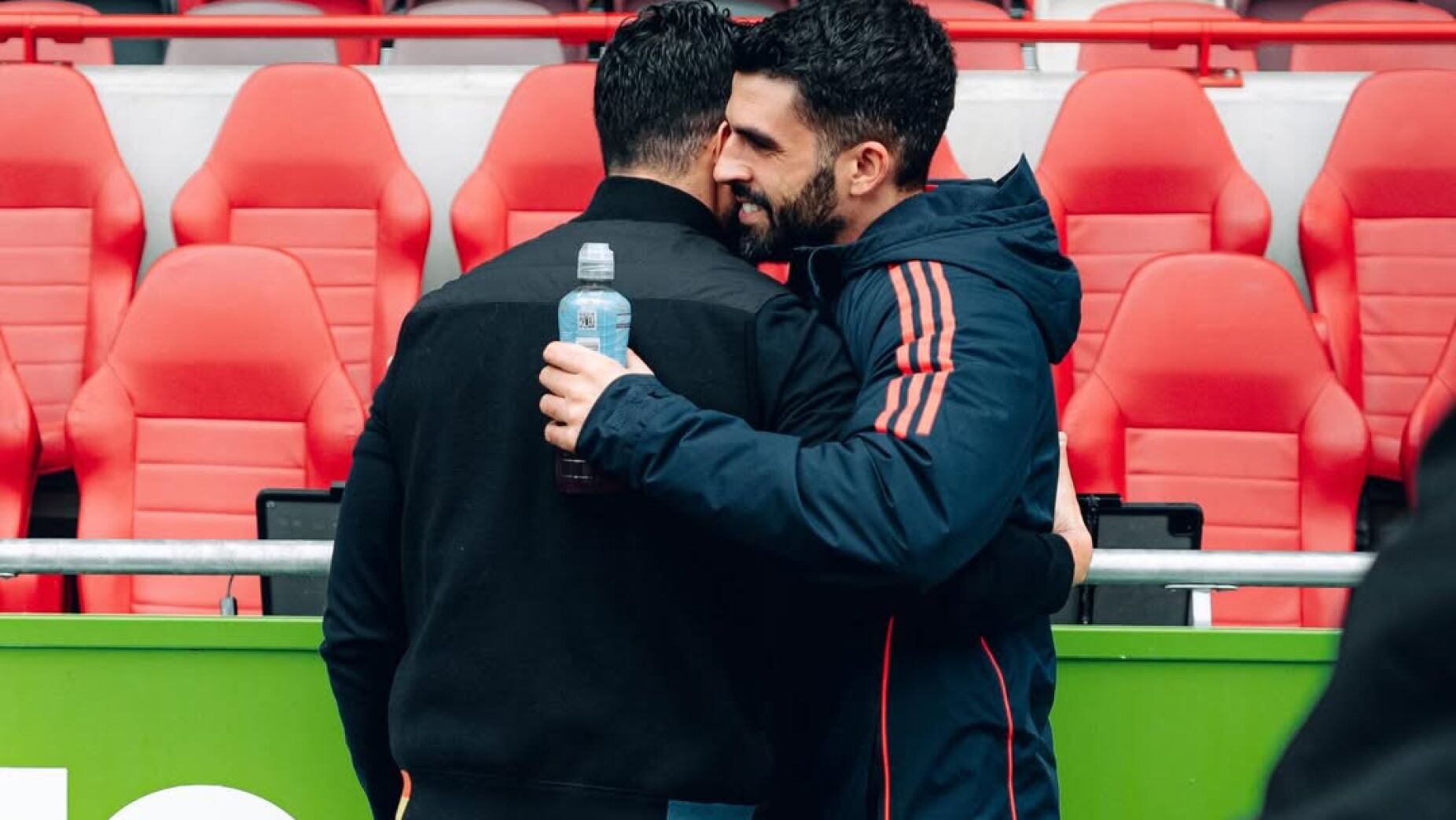 &ldquo;Um cap&iacute;tulo especial na minha vida&rdquo;: a mensagem sentida do adjunto de Amorim ap&oacute;s a sa&iacute;da de Old Trafford