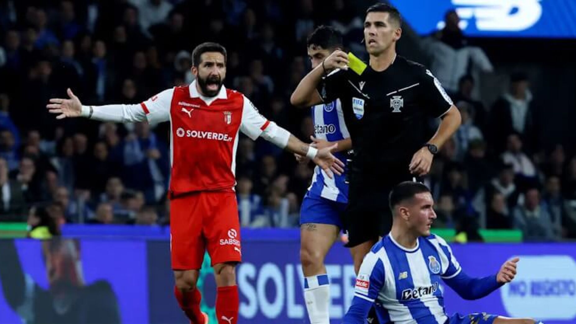 SC Braga já reagiu à tentativa de pressão do FC Porto a Fábio Veríssimo