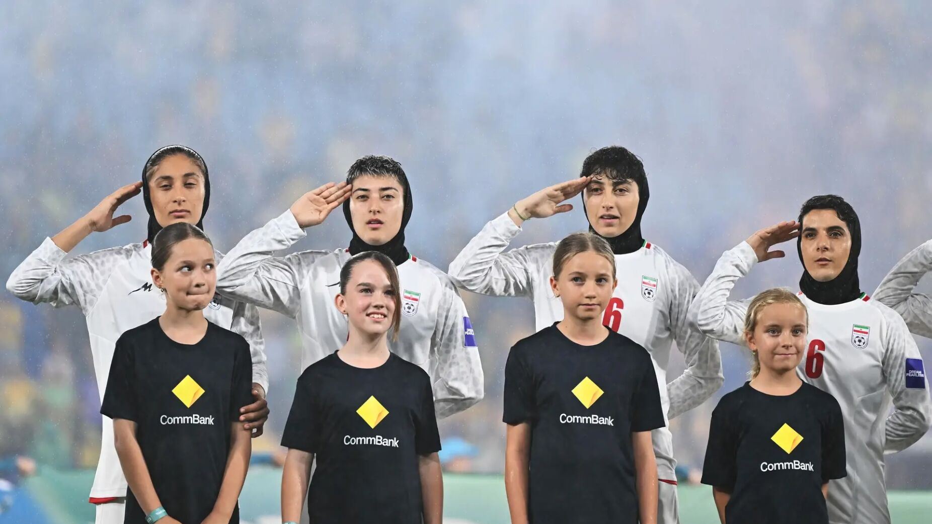 Do pedido de asilo ao regresso: jogadoras iranianas quebram o sil&ecirc;ncio sobre decis&atilde;o pol&eacute;mica