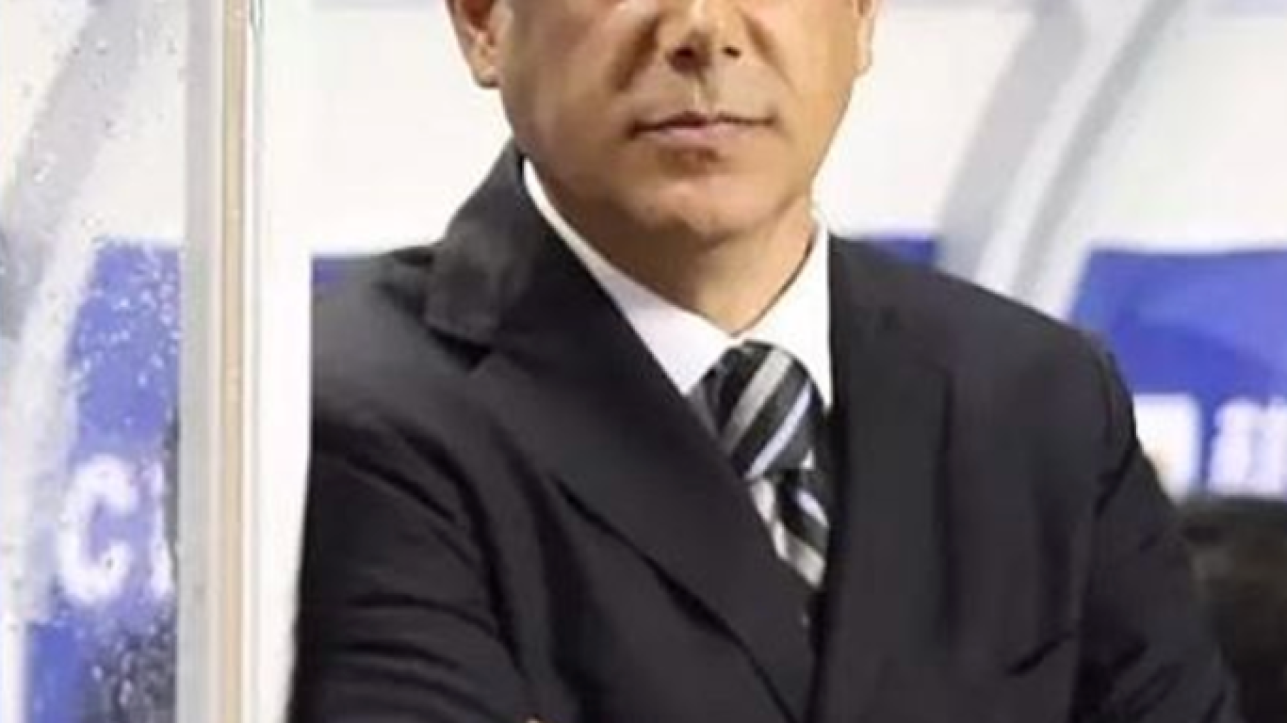 Ex-selecionador do Ir&atilde;o chama &ldquo;hero&iacute;nas&rdquo; a jogadoras que recusaram cantar o hino