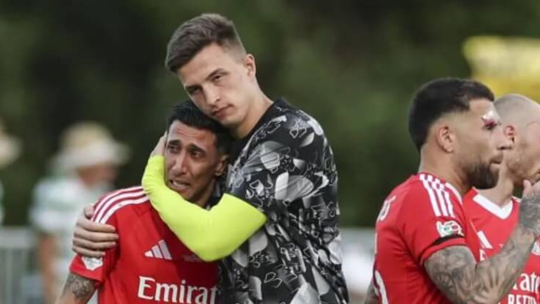 A reação da mulher de Di María às lágrimas após a final da Taça