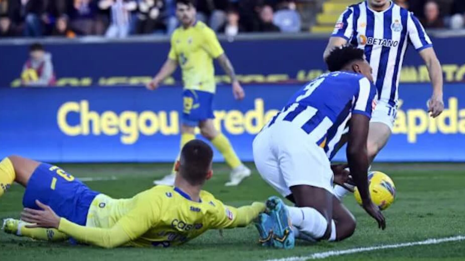 Jogador do Arouca arrasa penálti que abriu a vitória do FC Porto