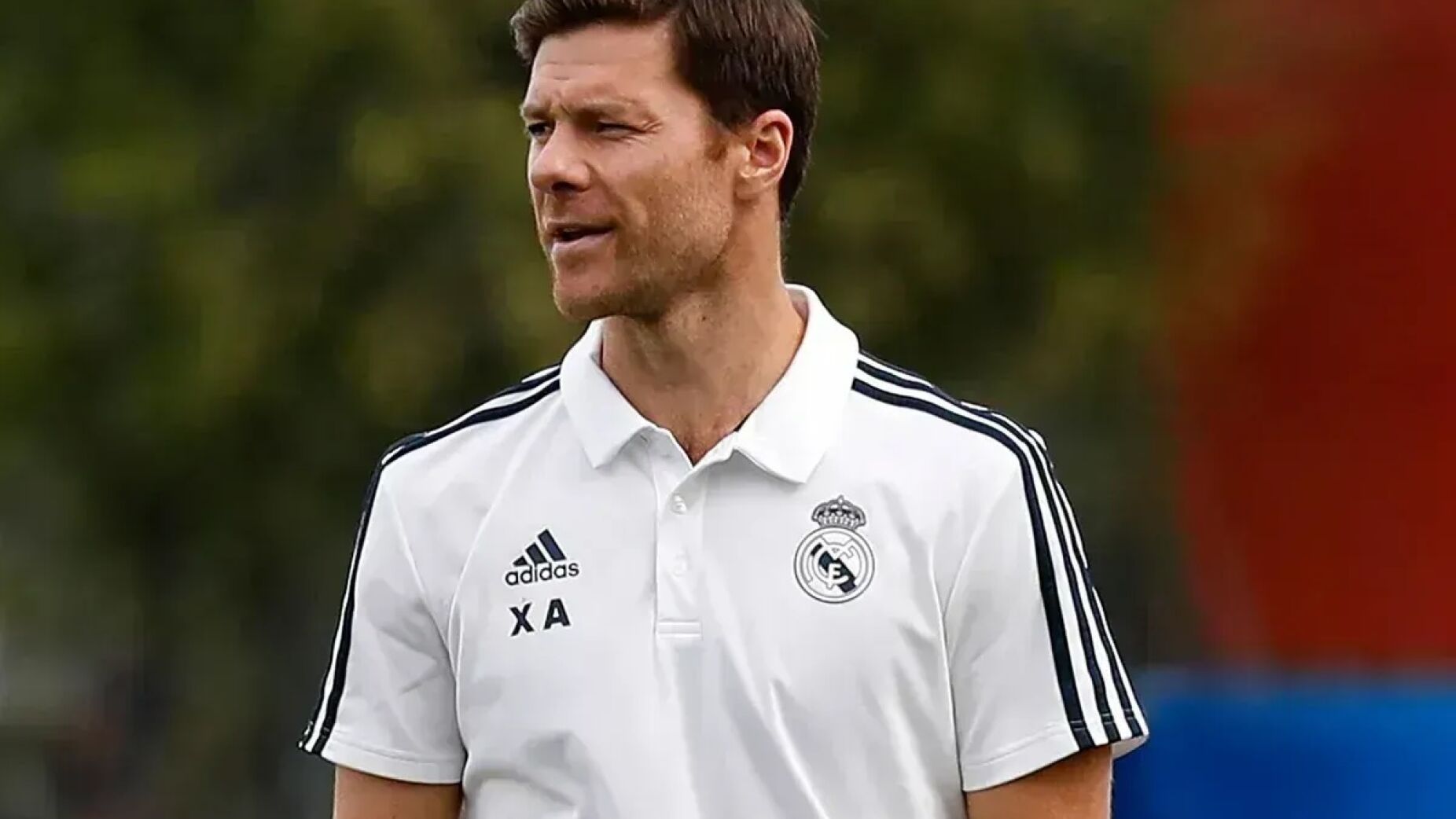 Caos no Balneário do Real Madrid Após Derrota com o Celta: Gritos, Garrafas e Silêncio de Xabi Alonso