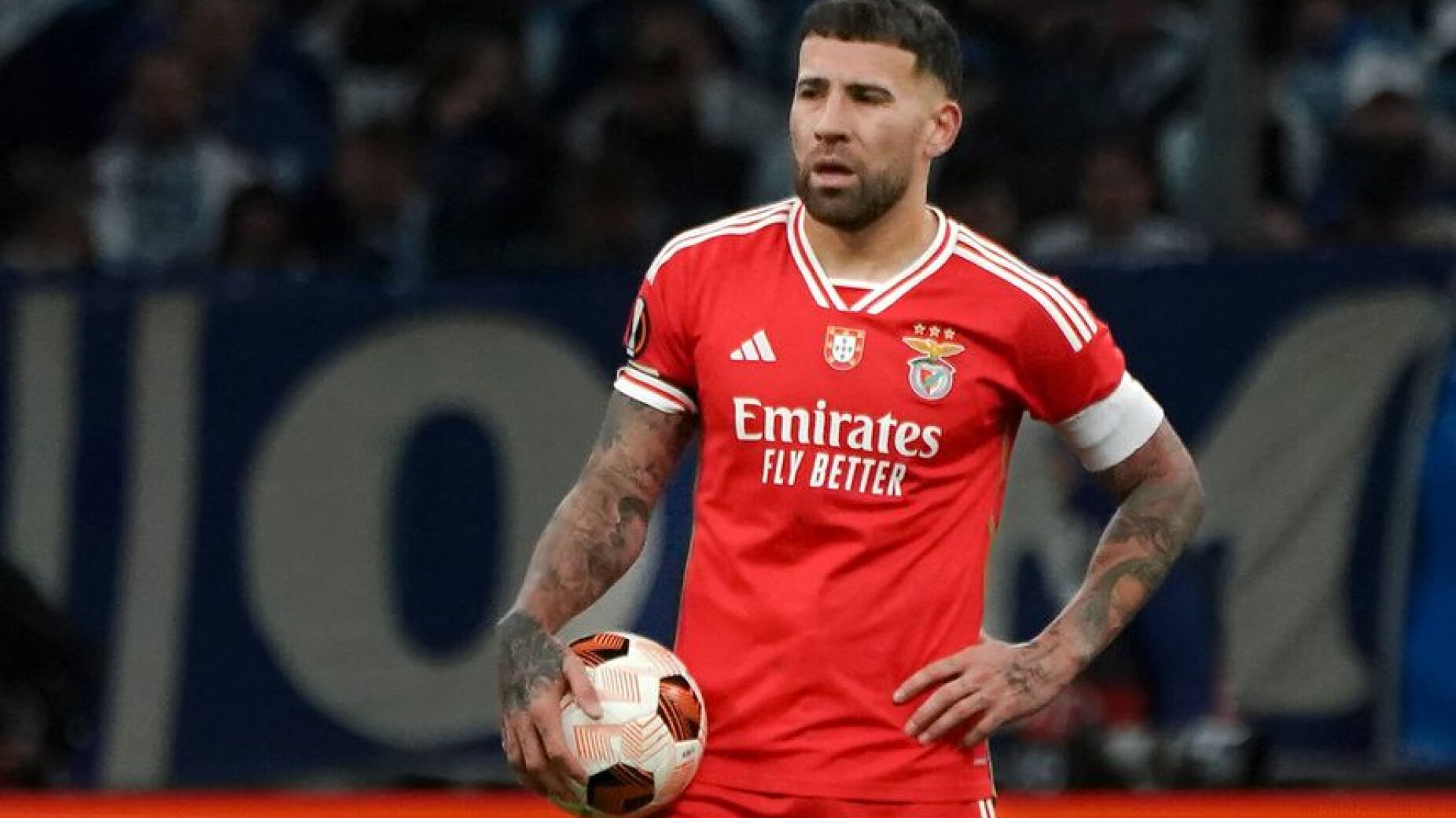 Otamendi mostra as &ldquo;marcas&rdquo; da Argentina a Vin&iacute;cius e reacende rivalidade; Sneijder dispara: &ldquo;Ele &eacute; normal?&rdquo;