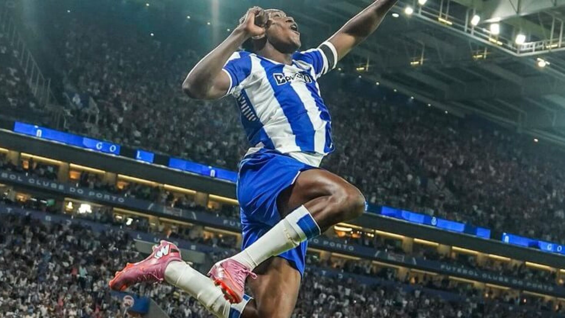FC Porto imperial entra a vencer na I Liga com bis de Samu