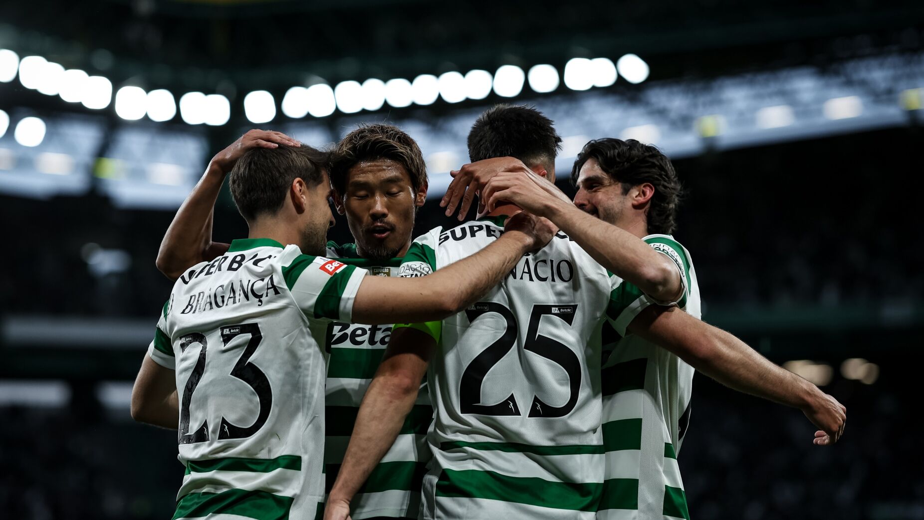 Sporting 5-1 Vit&oacute;ria: goleada em Alvalade relan&ccedil;a le&otilde;es na luta pelo segundo lugar