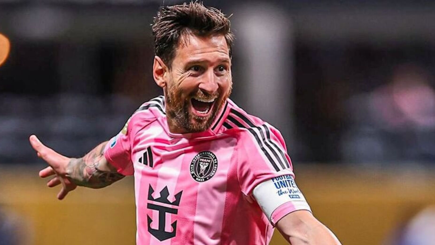 Messi deixa a dica a Cláudio Ramos após golo de livre direto