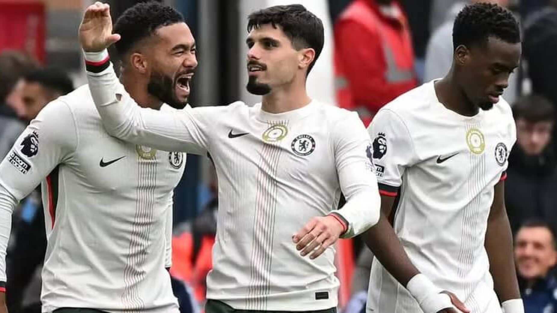 Pedro Neto brilha na vitória do Chelsea sobre o Nottingham