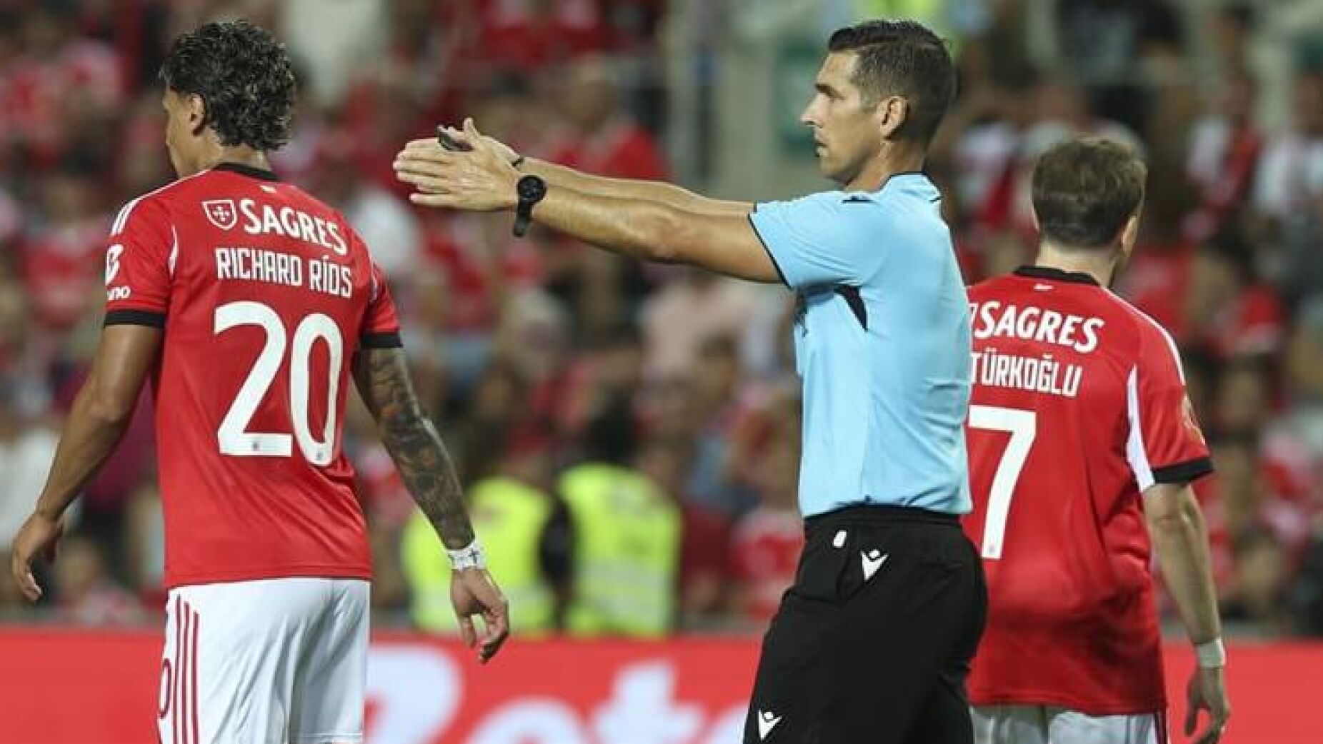 Ex-dirigente do Sporting acusa Benfica de condicionar arbitro na Supertaça