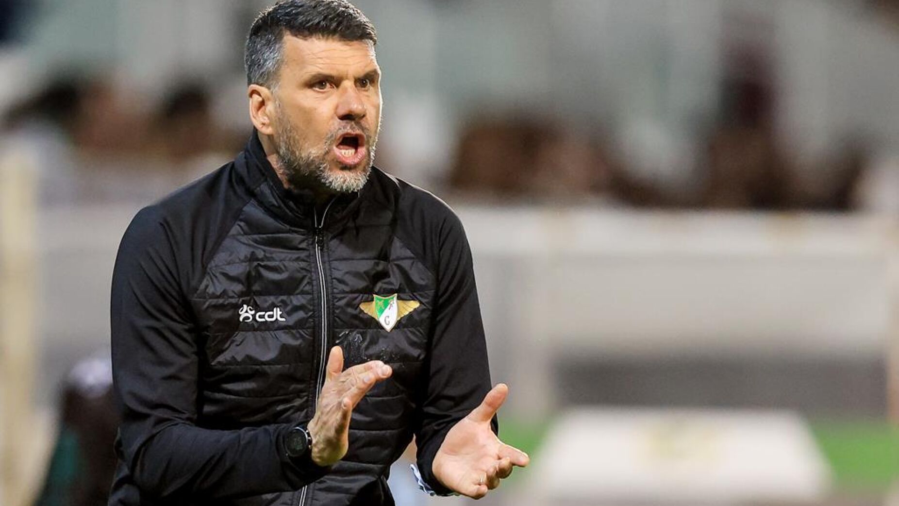 Tudo rebentou no final do jogo&hellip; e treinador vai sair ap&oacute;s epis&oacute;dio grave