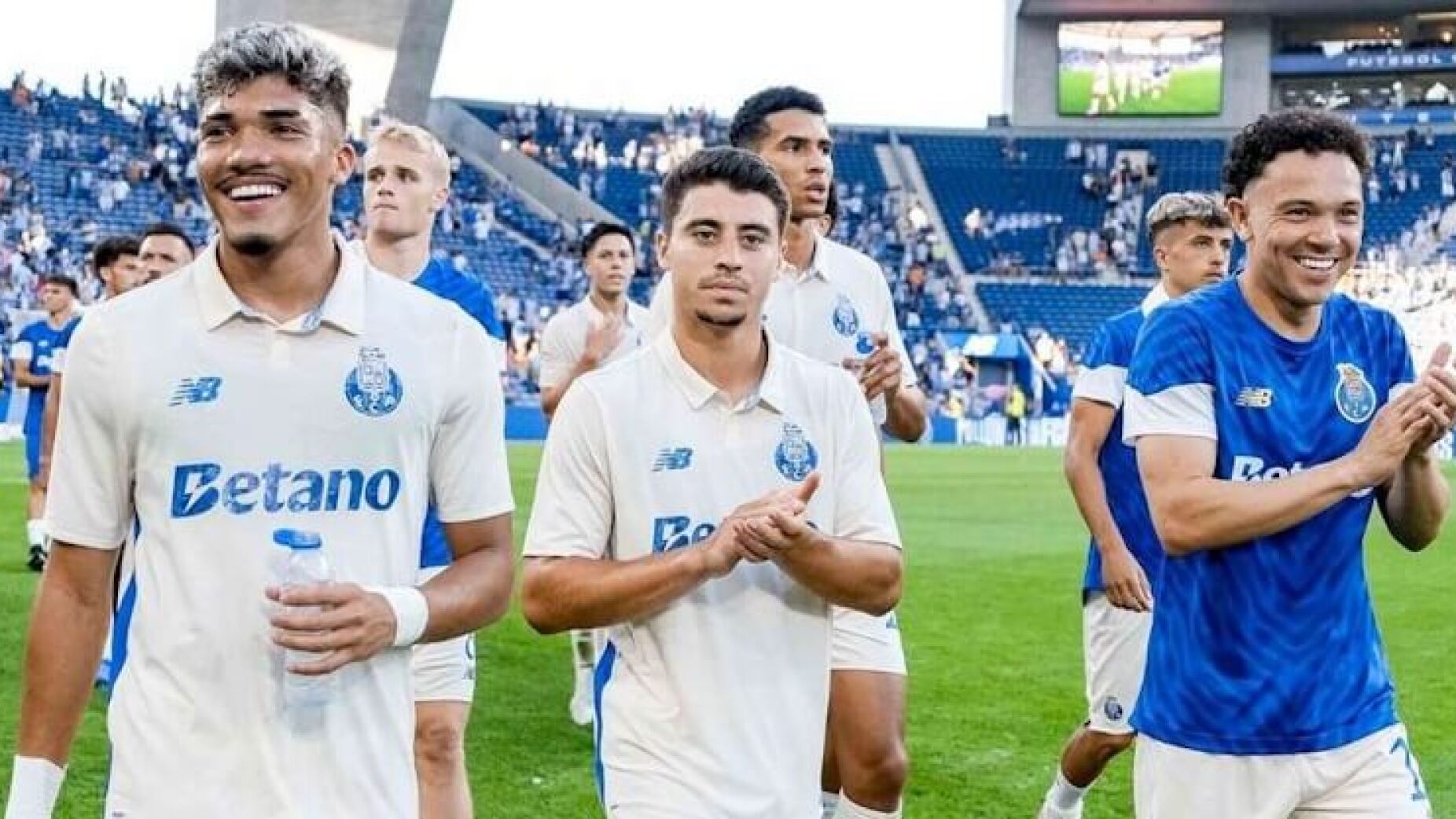 FC Porto fechou reforço prioritários e agora foca-se nas vendas