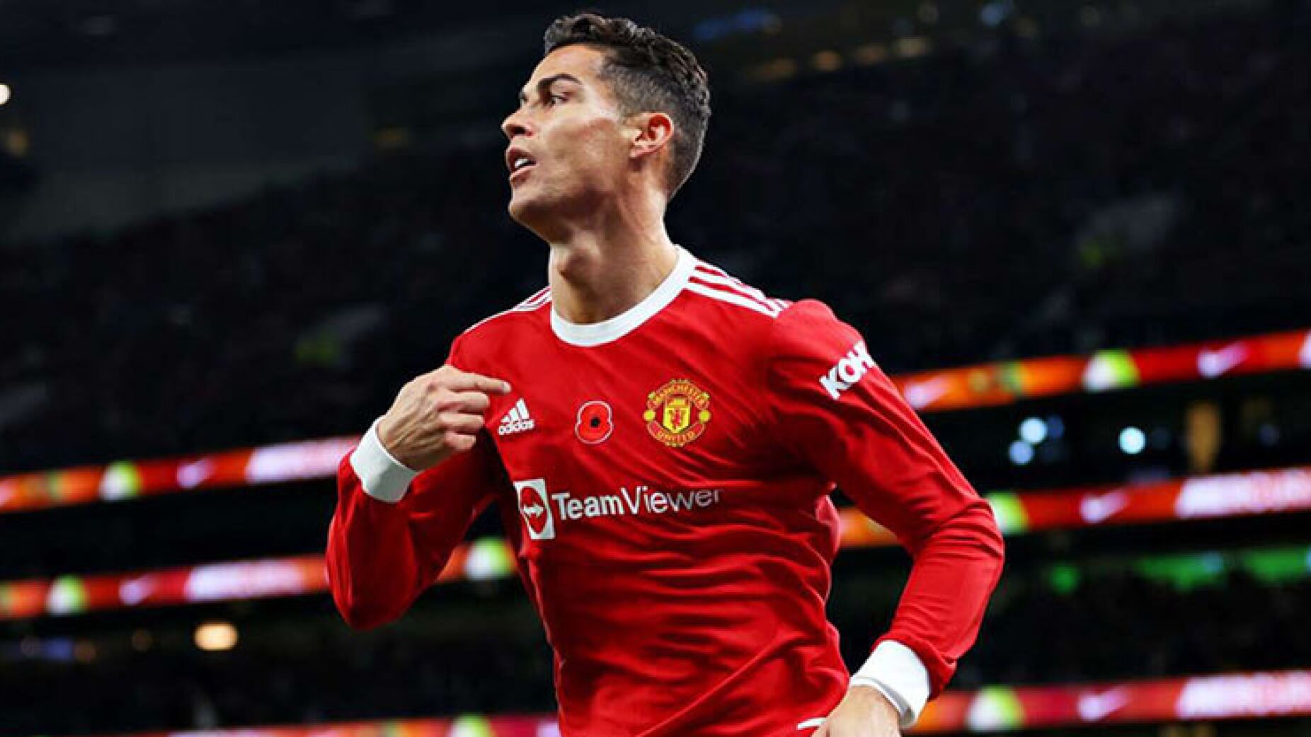 Van Nistelrooy: "Ronaldo passou a ser o melhor do mundo em 3 anos no United"