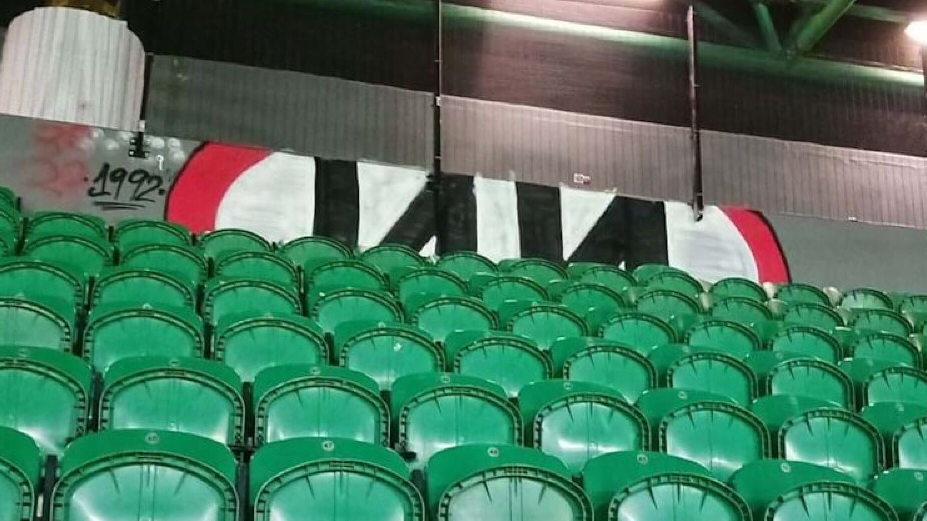 A reação da Torcida Verde ao vandalismo dos No Name Boys no derbi