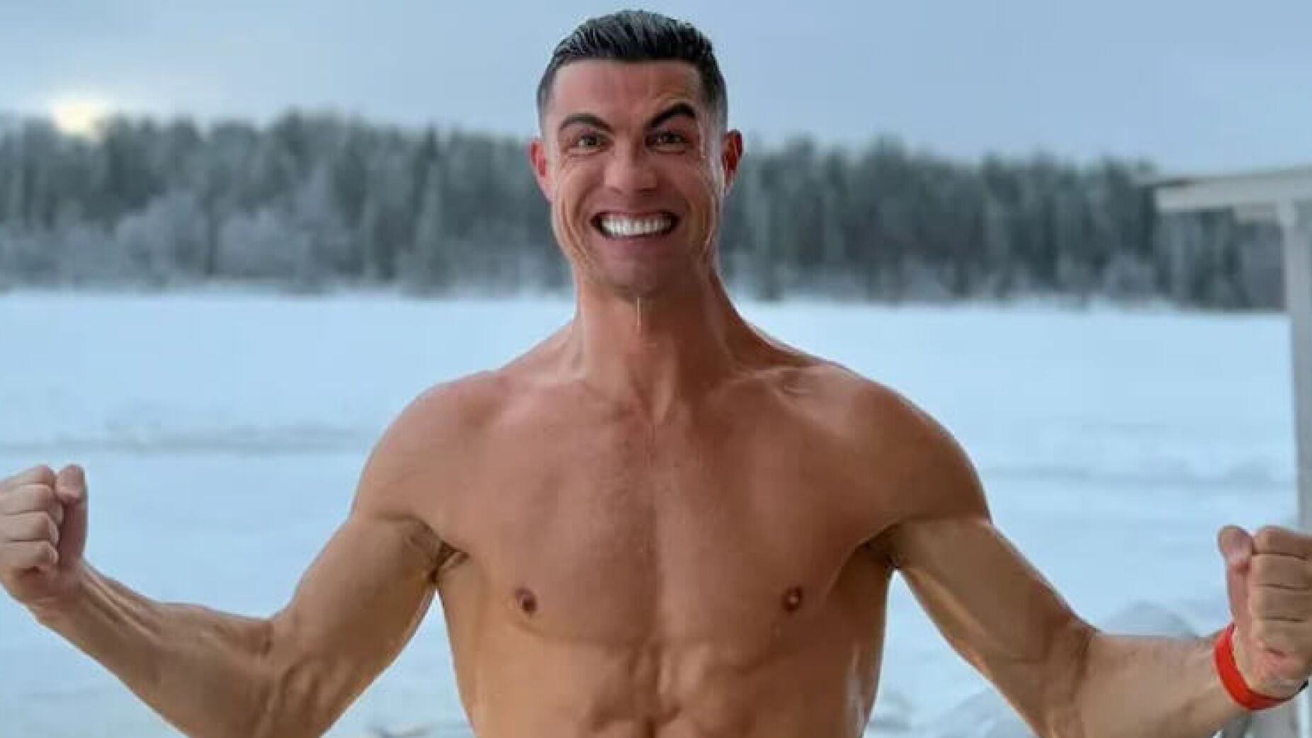 De tronco nu e no meio da neve: A mensagem de Natal de Ronaldo