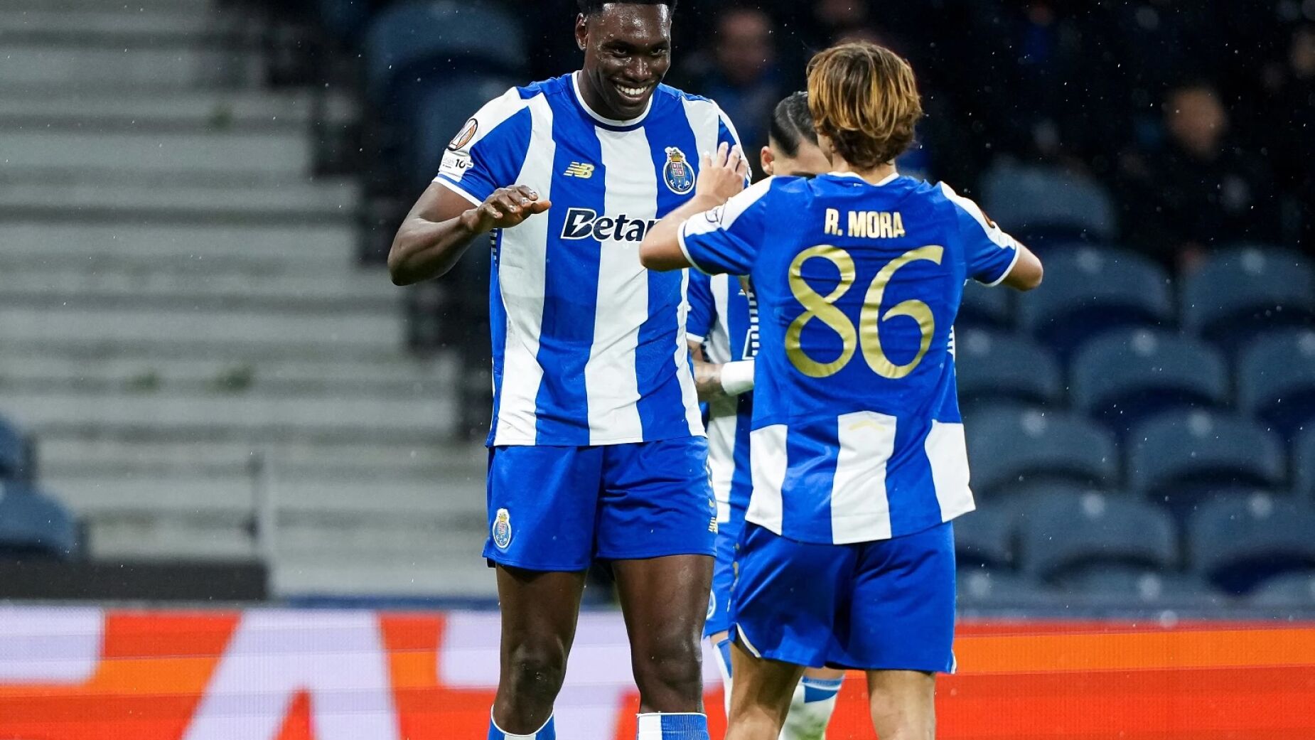 Noite europeia de afirmação no Dragão: Samu decide, Mora encanta e o FC Porto fica a um passo dos ‘oitavos’