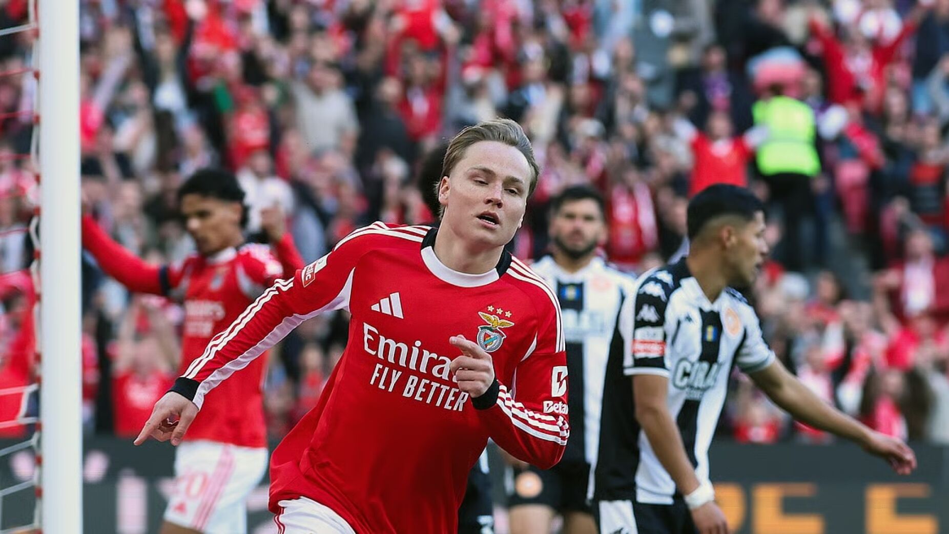 Benfica 2-0 Nacional — Schjelderup e Rafa nos primeiros 14 minutos. Mourinho: "sem o Aursnes não somos o melhor Benfica" — e o árbitro que pediu desculpa ao intervalo