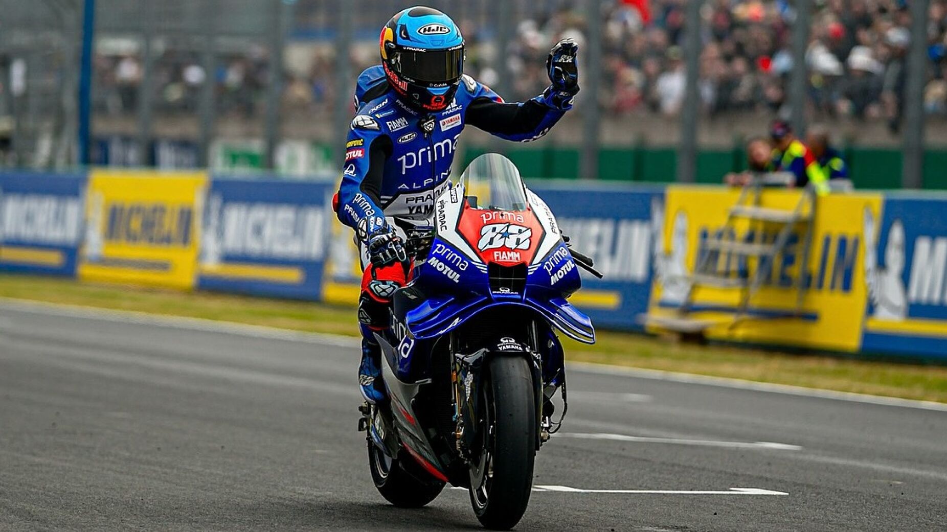 Emo&ccedil;&atilde;o em casa: Miguel Oliveira brilha e deixa mensagem que n&atilde;o passou despercebida