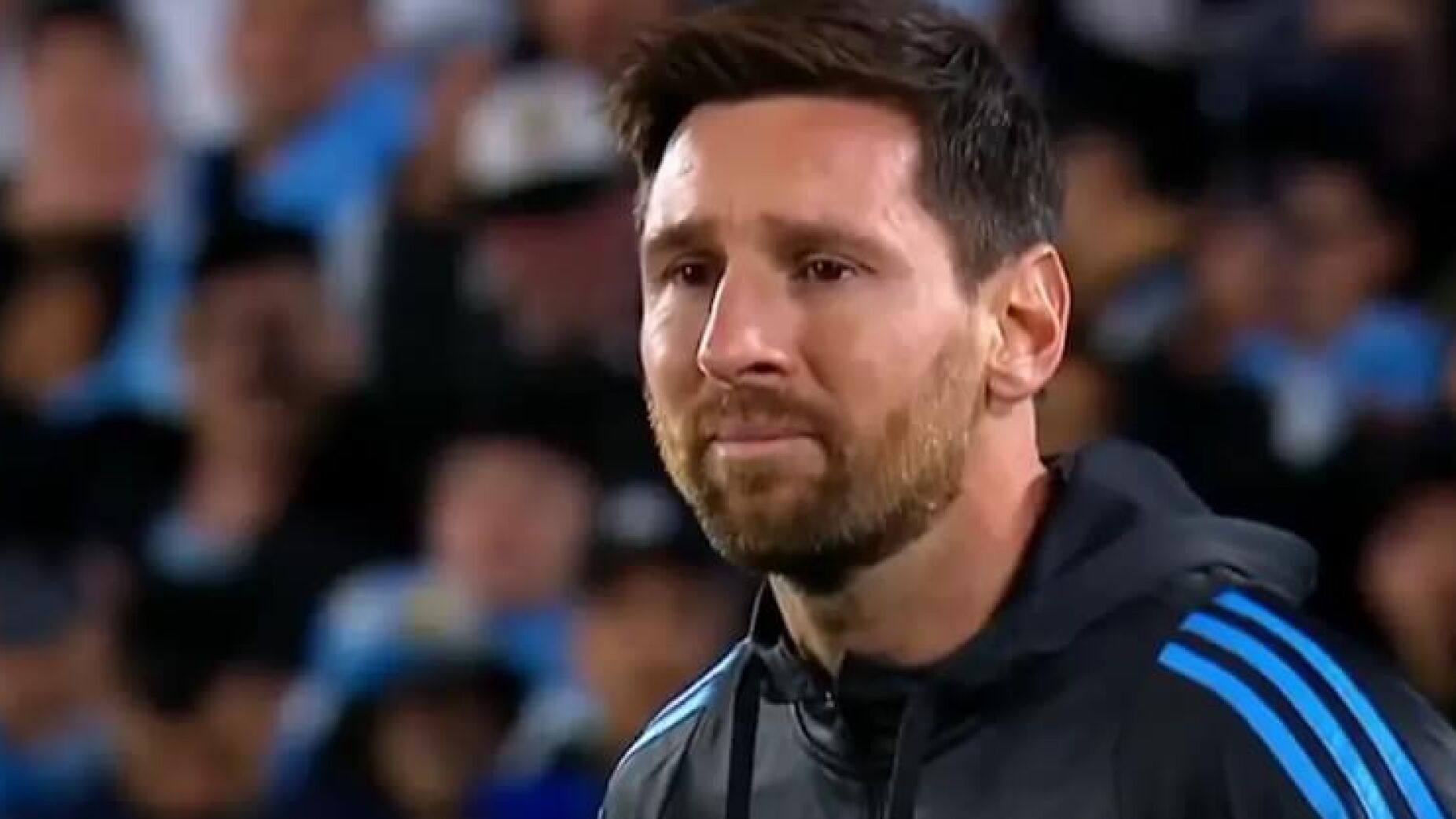 Messi bisa e chora naquele que pode ter sido o último jogo na Argentina