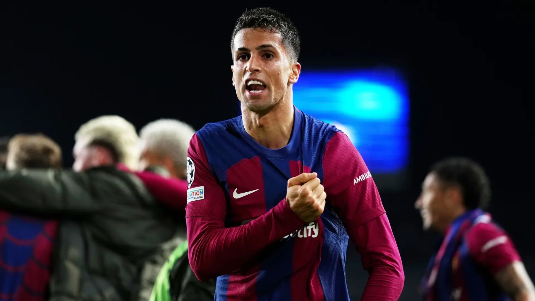 Barcelona hesita&hellip; mas j&aacute; h&aacute; um pre&ccedil;o definido para Jo&atilde;o Cancelo