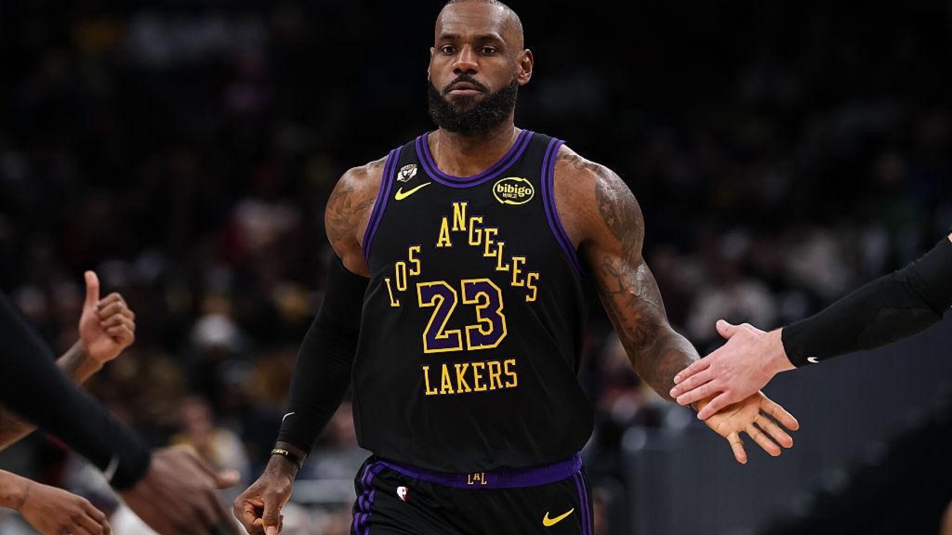 O tempo n&atilde;o passa por ele: LeBron volta a fazer hist&oacute;ria&hellip; aos 41 anos