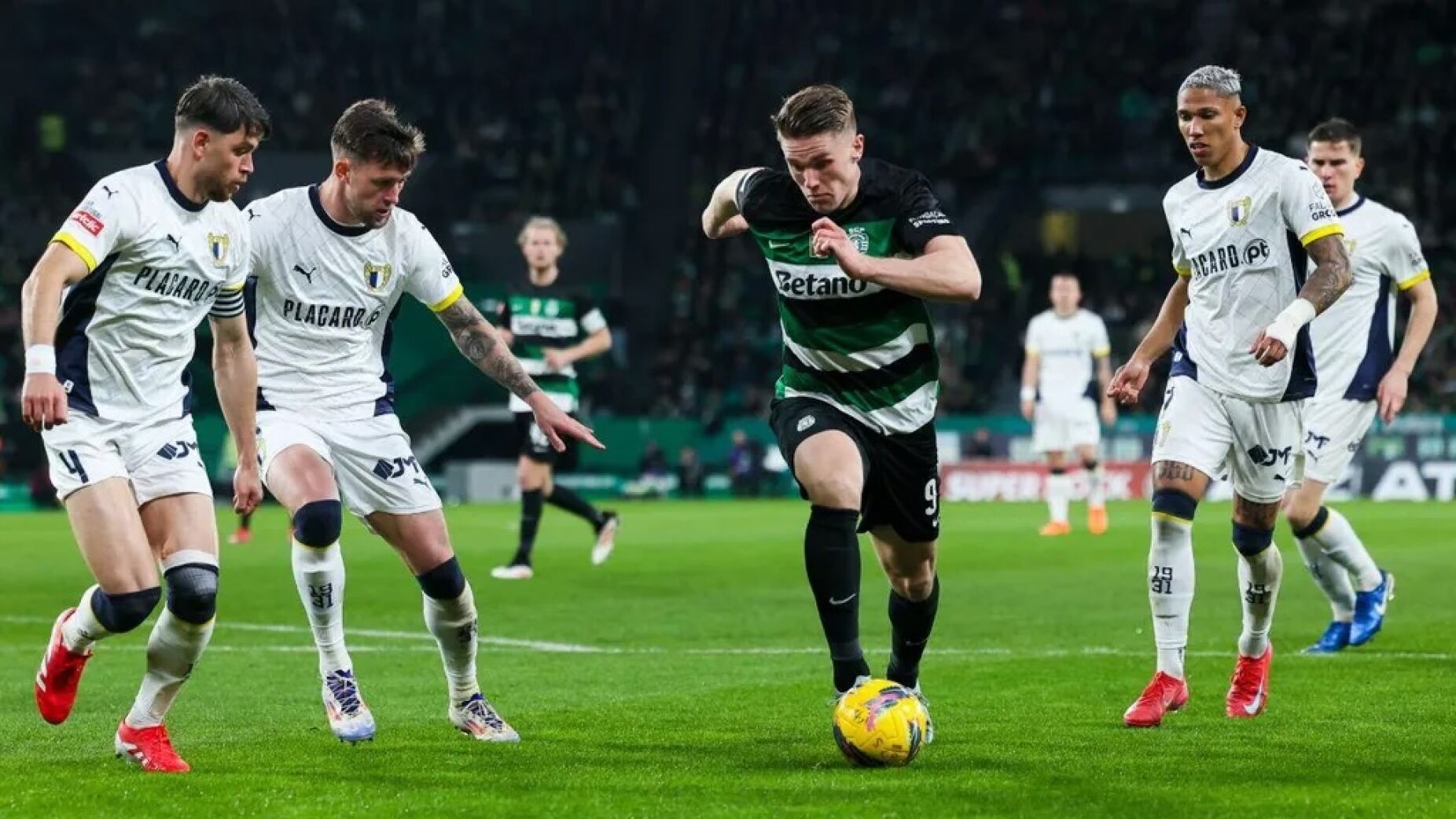 Alvalade Sob Press&atilde;o: Le&otilde;es Querem Reagir J&aacute; e Manter a Luta Pelo T&iacute;tulo ao Rubro