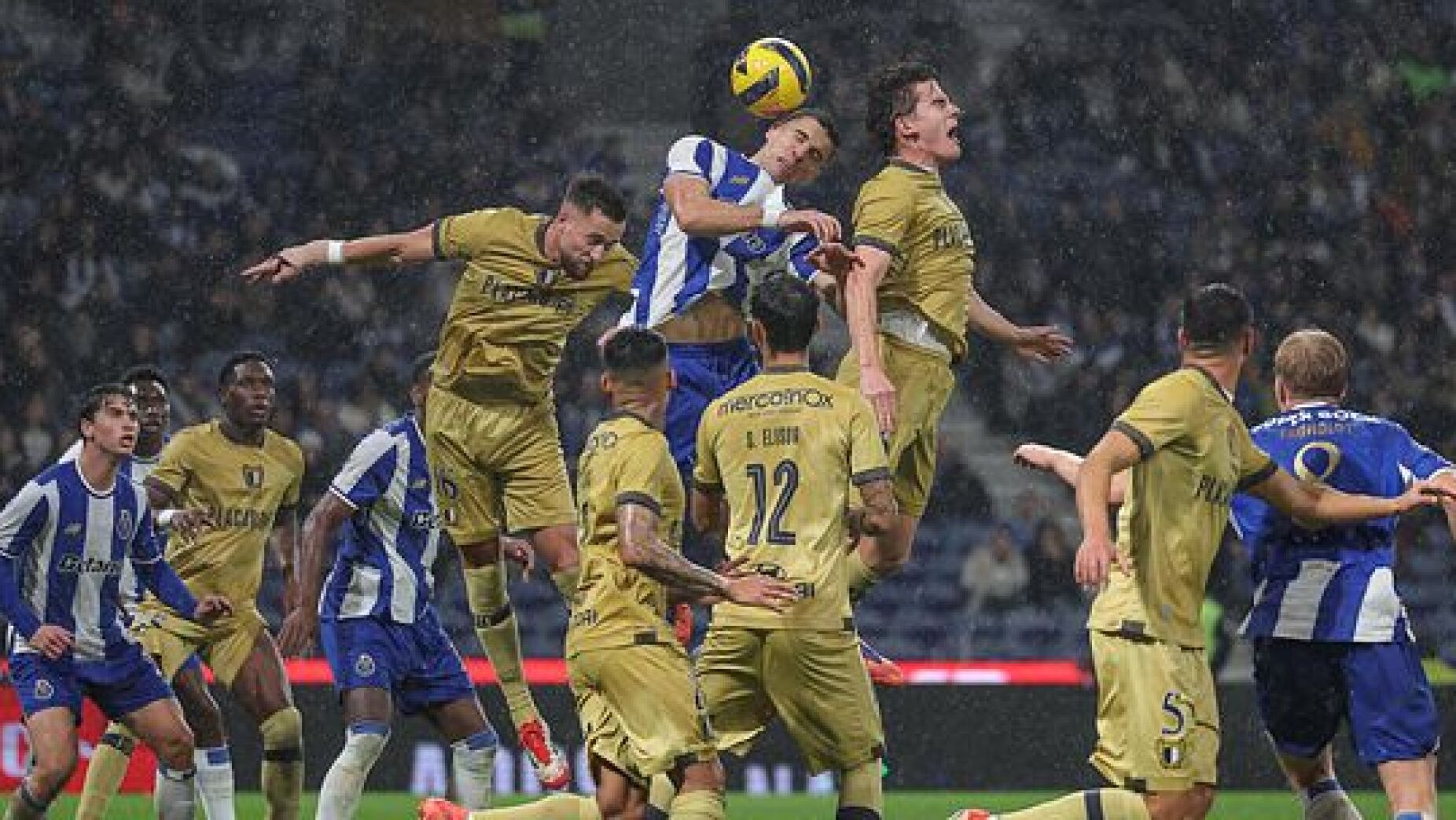 ESTA NOITE DECIDE-SE TUDO: FC Porto pode colocar a M&Atilde;O NO T&Iacute;TULO com vit&oacute;ria sobre o Famalic&atilde;o no Drag&atilde;o