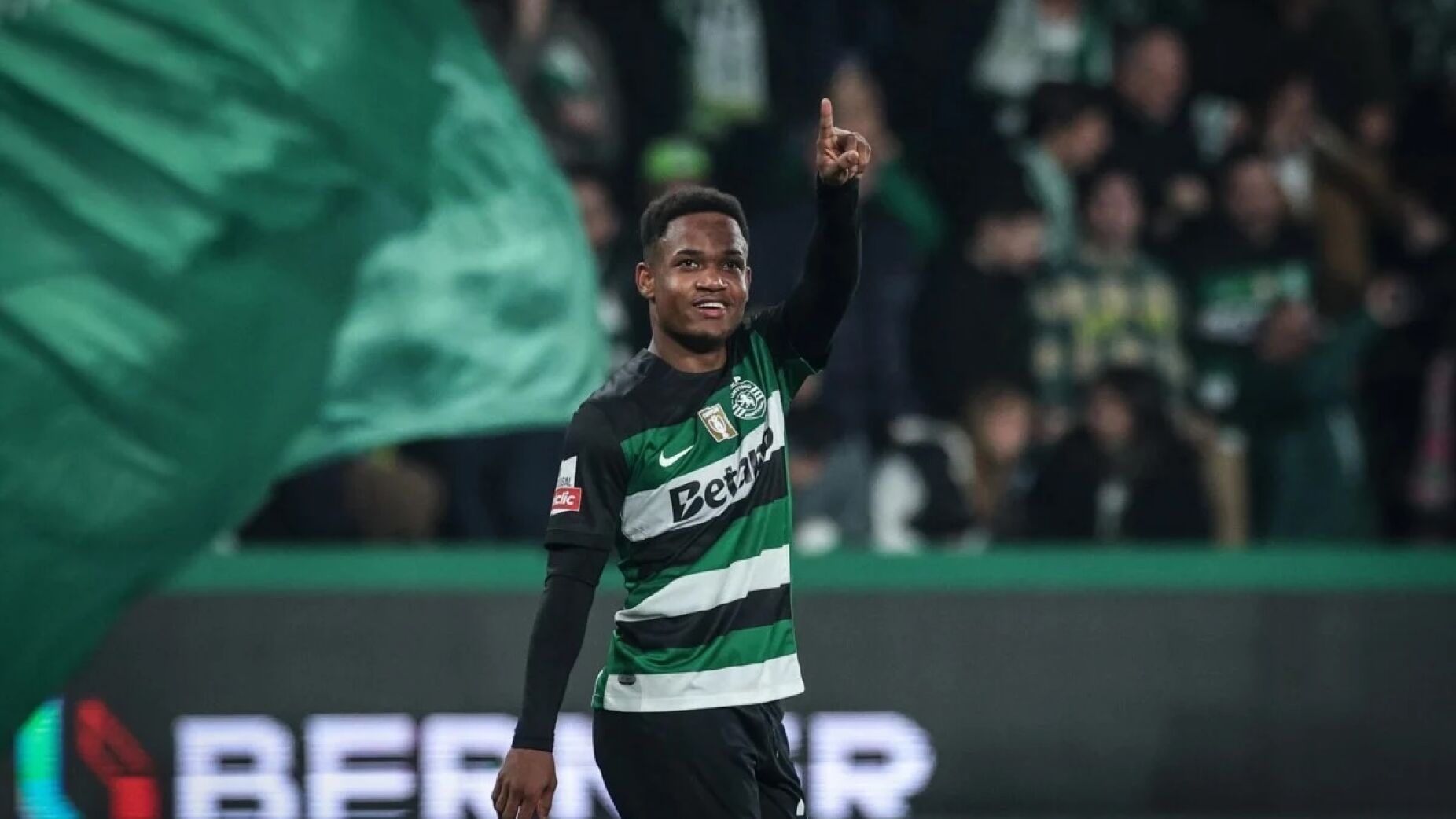 Interesse cresce e press&atilde;o aumenta: h&aacute; clubes de topo atentos a Geny Catamo