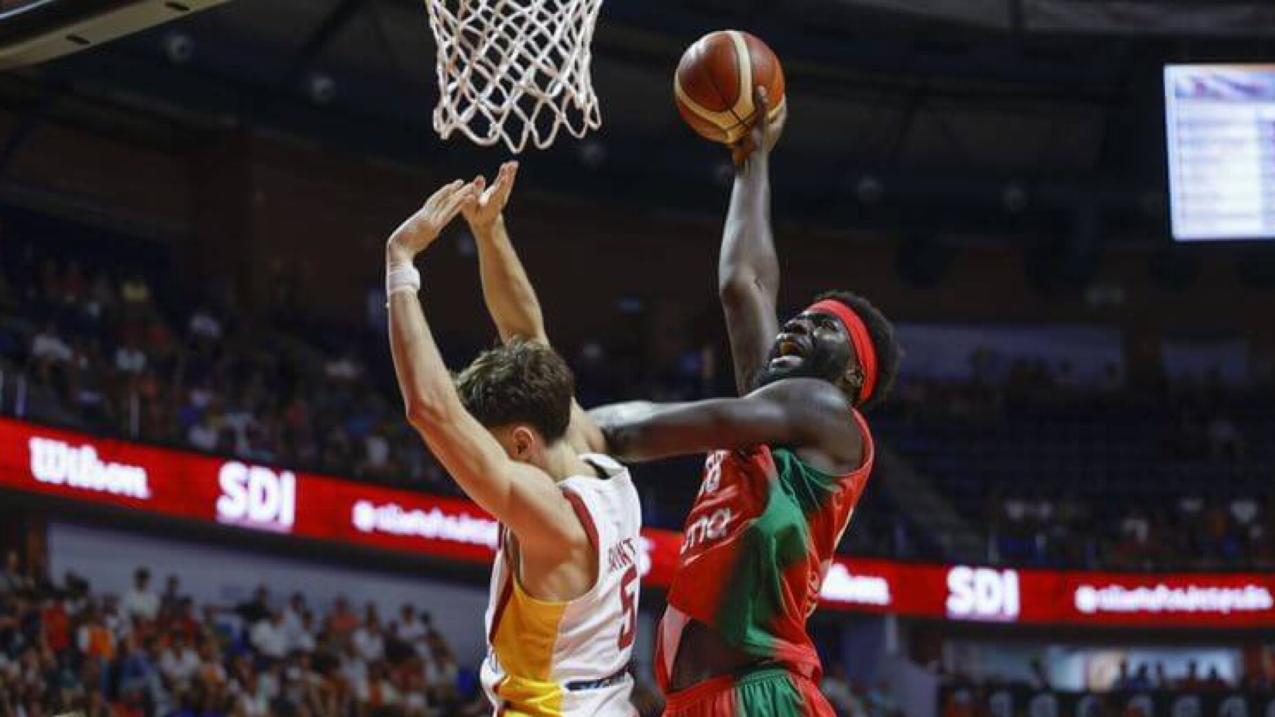 Portugal vence Espanha pela primeira vez em basquetebol