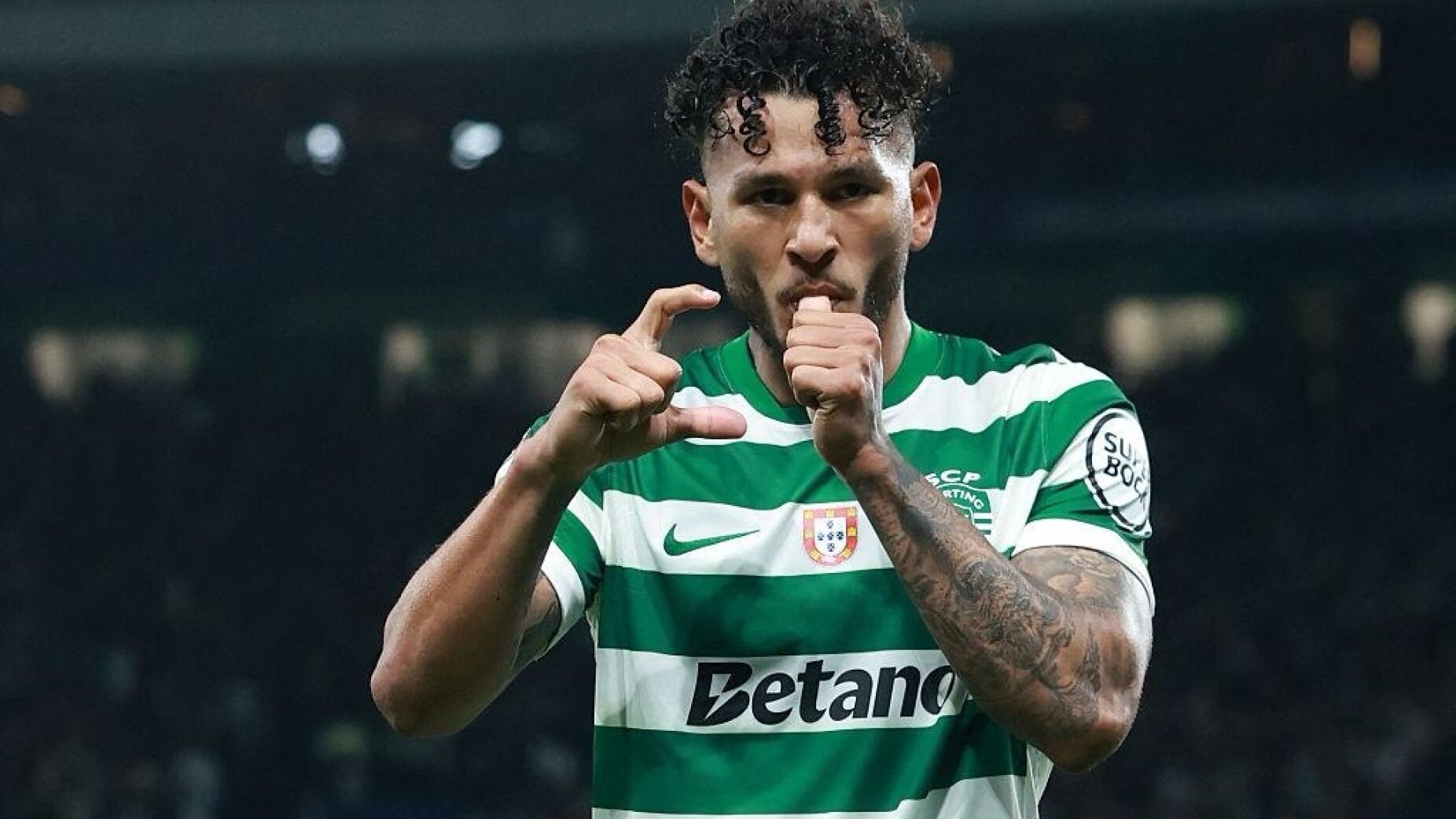 Dois golpes r&aacute;pidos e uma confirma&ccedil;&atilde;o tardia: le&otilde;es n&atilde;o largam o l&iacute;der