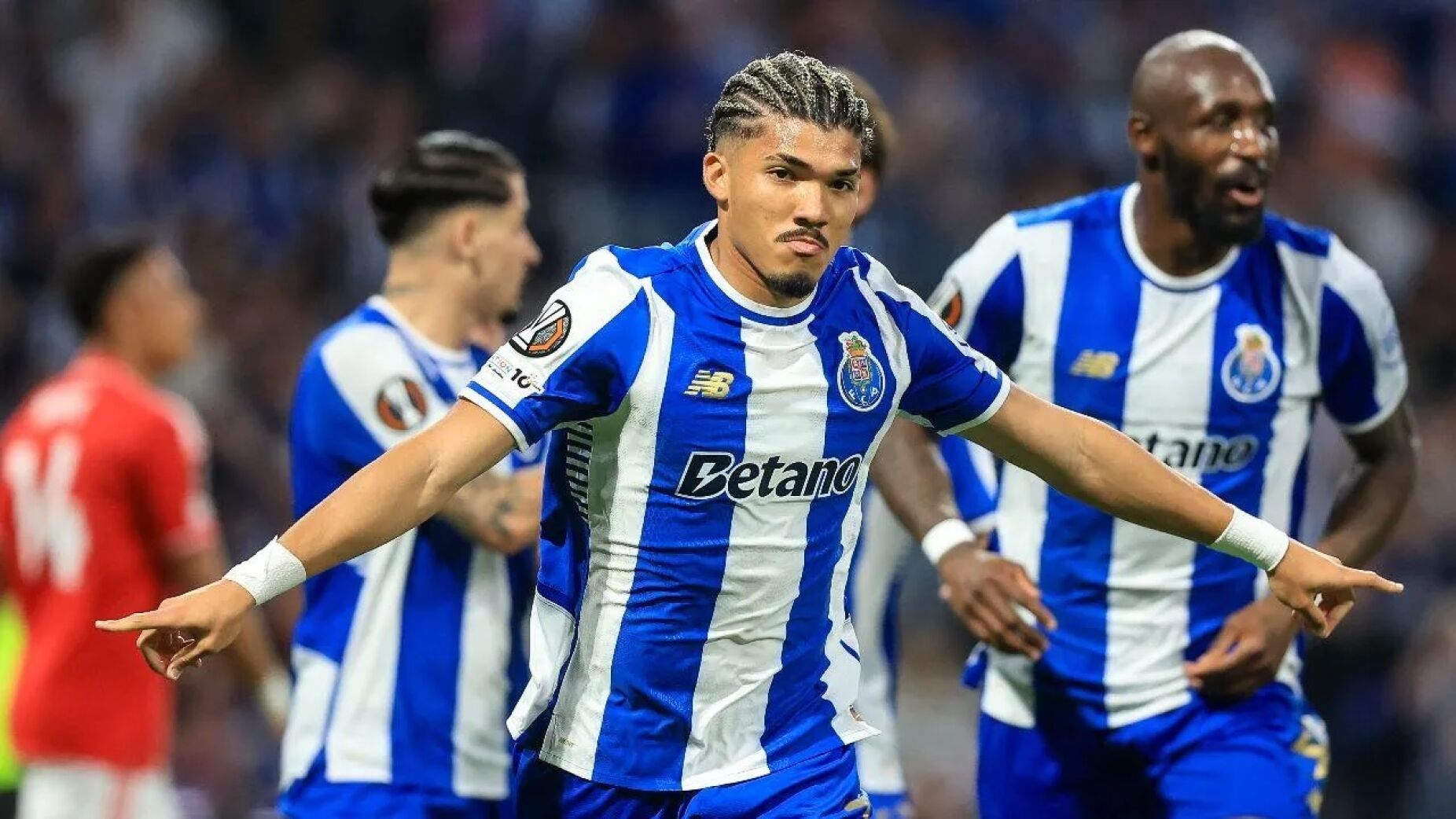 Porto em Nottingham amanh&atilde; &agrave;s 20h00: Farioli focado, 1-1 da primeira m&atilde;o e V&iacute;tor Pereira &agrave; espera no City Ground