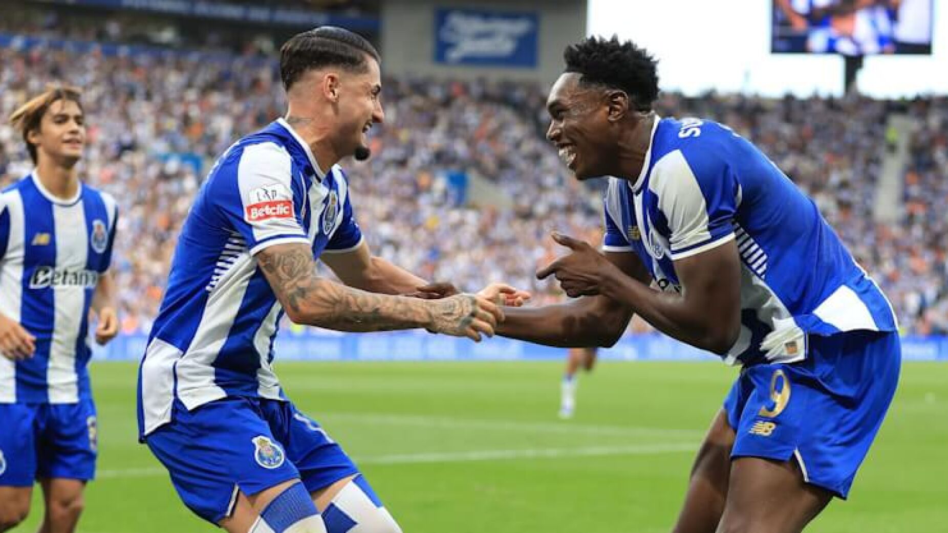 FC Porto sofre mas vence Nacional e mantém liderança (Vídeo)