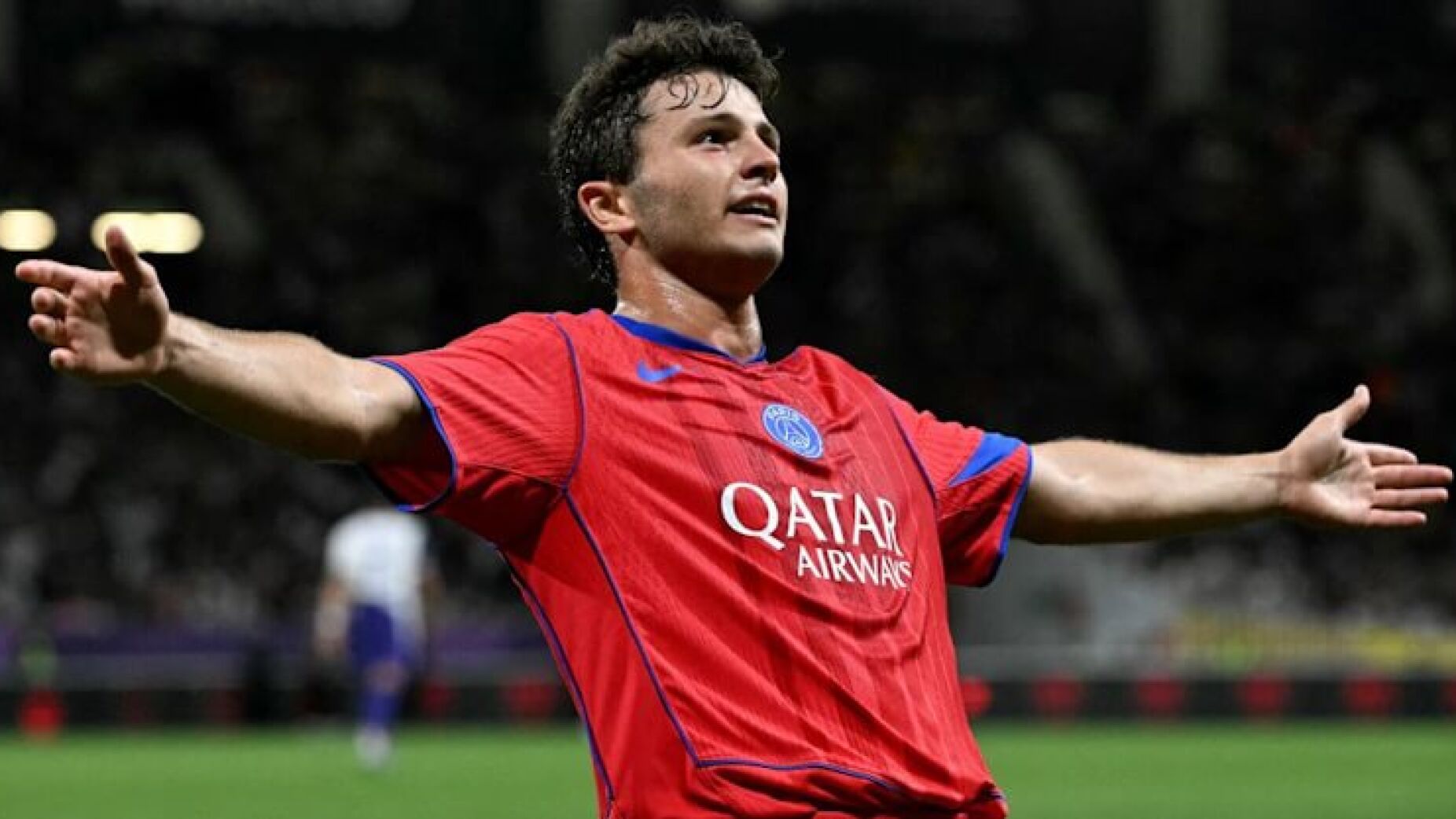 João Neves brilha no PSG hat trick estrondoso em jogo com 9 golos