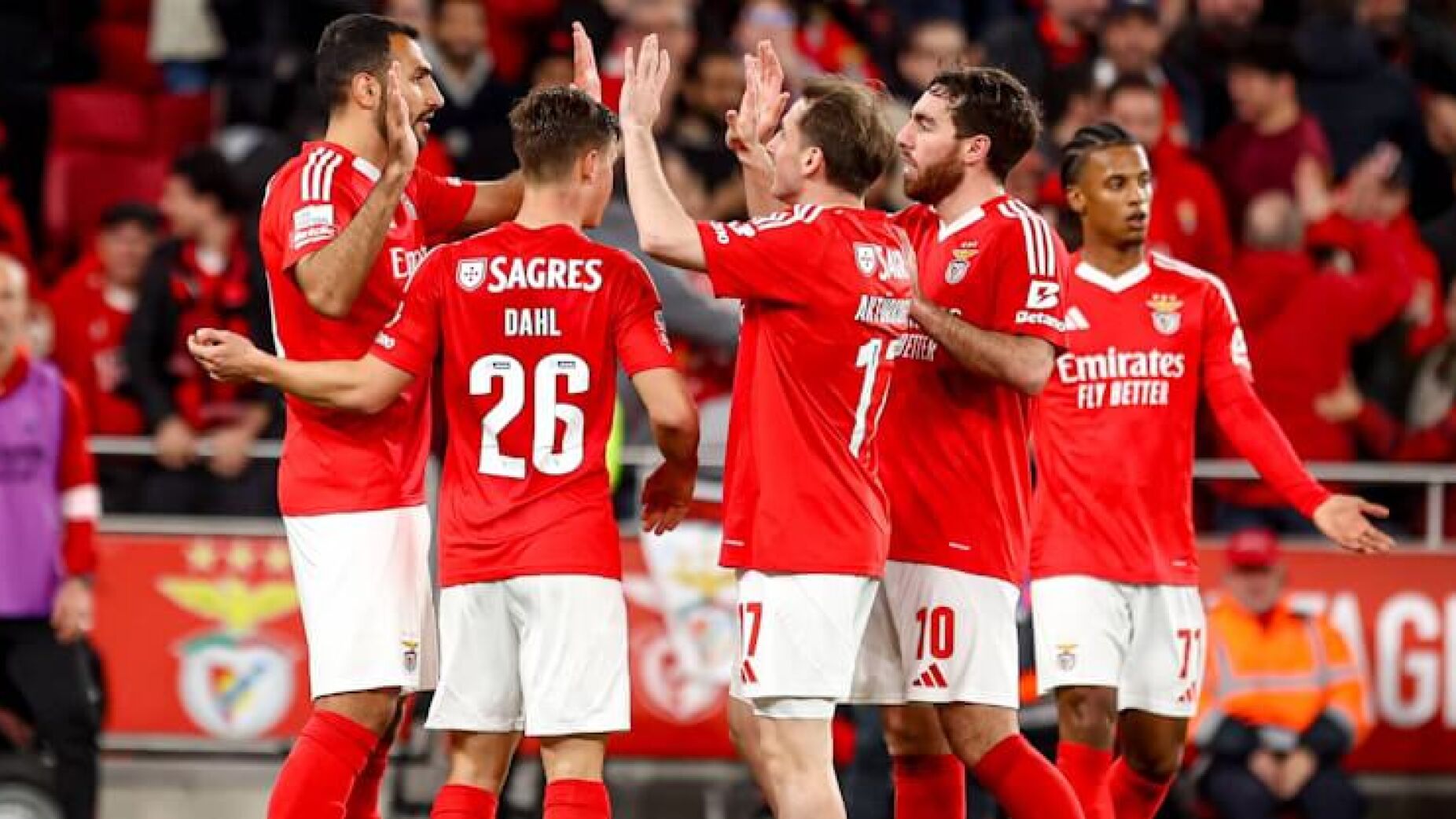 Benfica vence Boavista e assume liderança provisória (Vídeo)