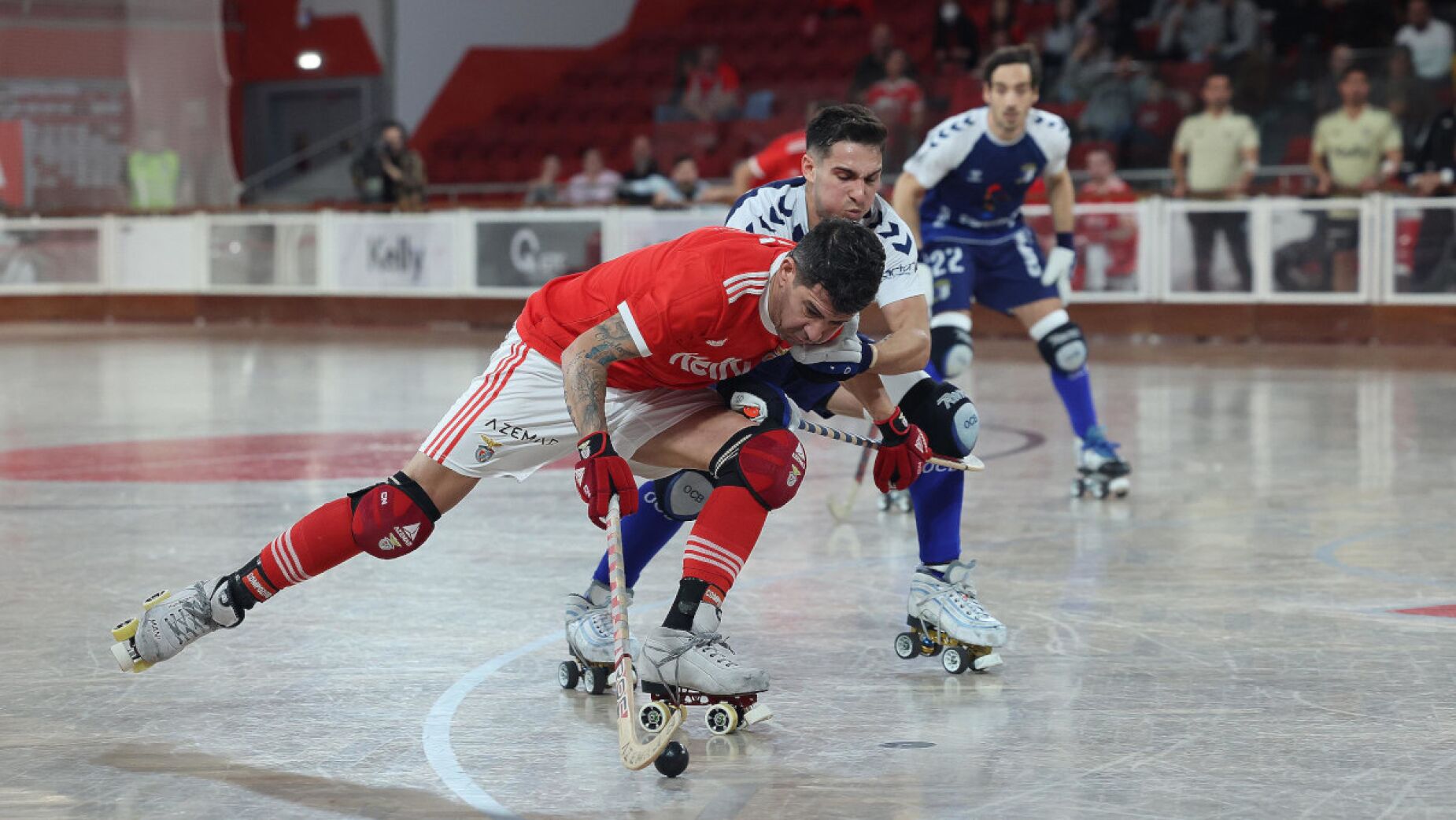 FC Porto e Benfica goleiam e agitam o topo do h&oacute;quei em patins nacional