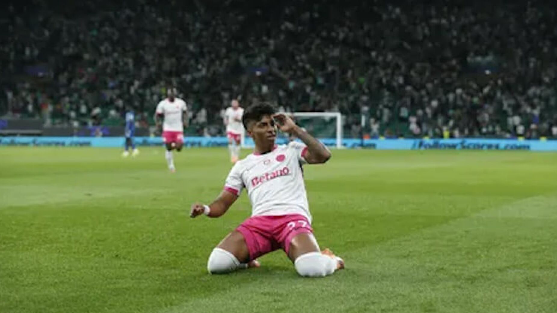 Sporting arranca vitória diante do Marselha após reviravolta