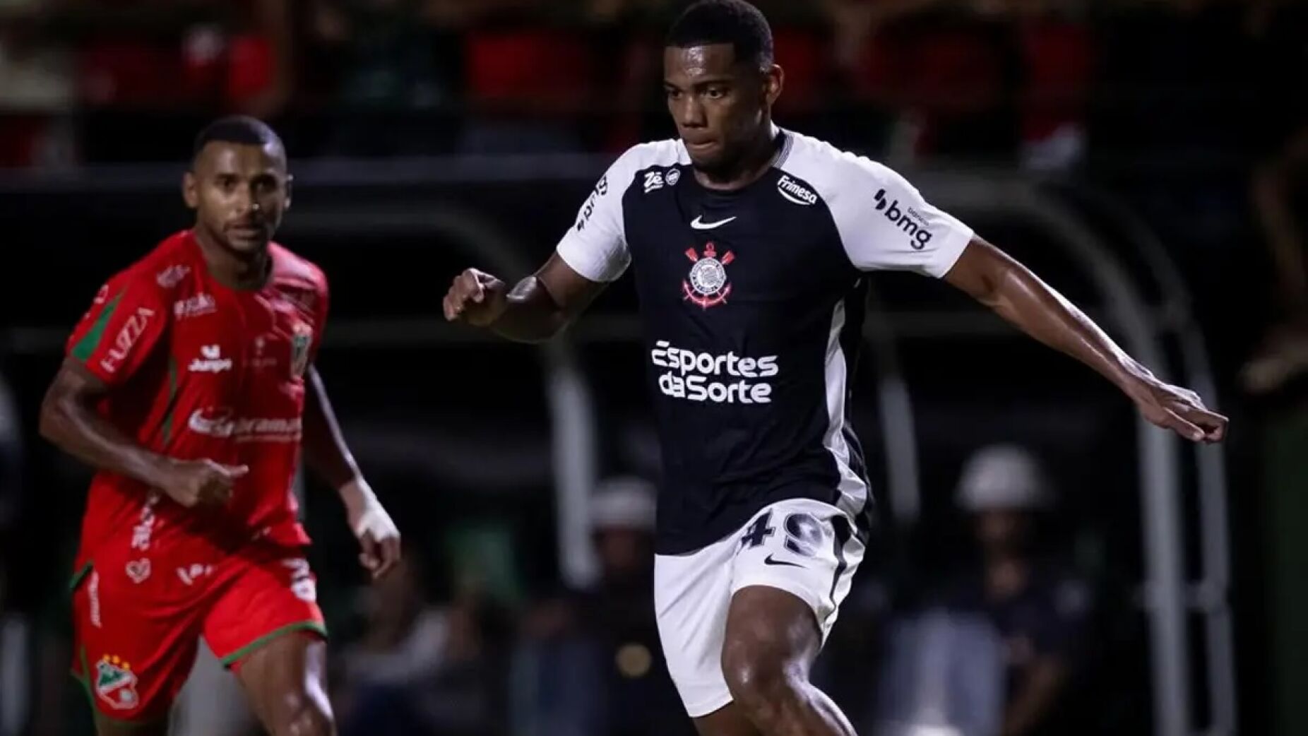 Neg&oacute;cio travado no Brasil: &aacute;guias tentaram garantir jovem promessa