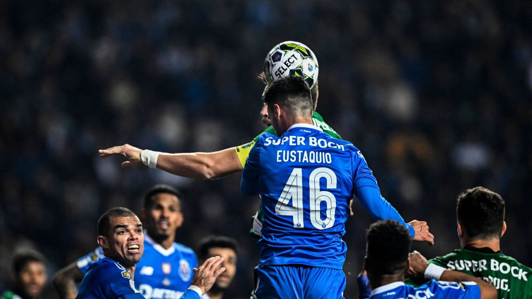 Entre a voz de capitão e a incerteza do mercado: o futuro de Eustáquio em aberto no FC Porto