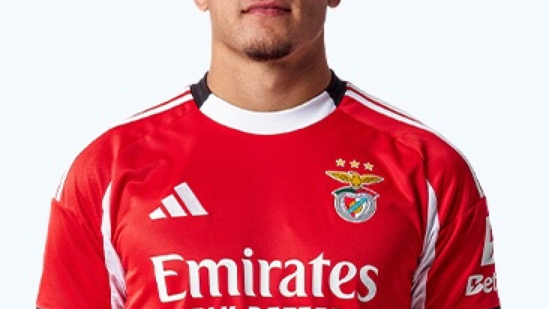 Jovem central das &aacute;guias assume erro no Drag&atilde;o e sublinha valores do clube da Luz