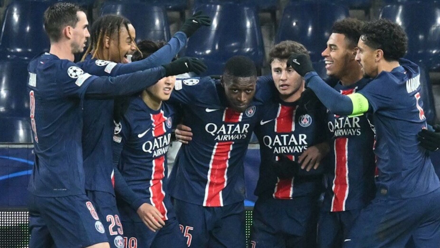 PSG alcança vitória crucial com dois golos portugueses