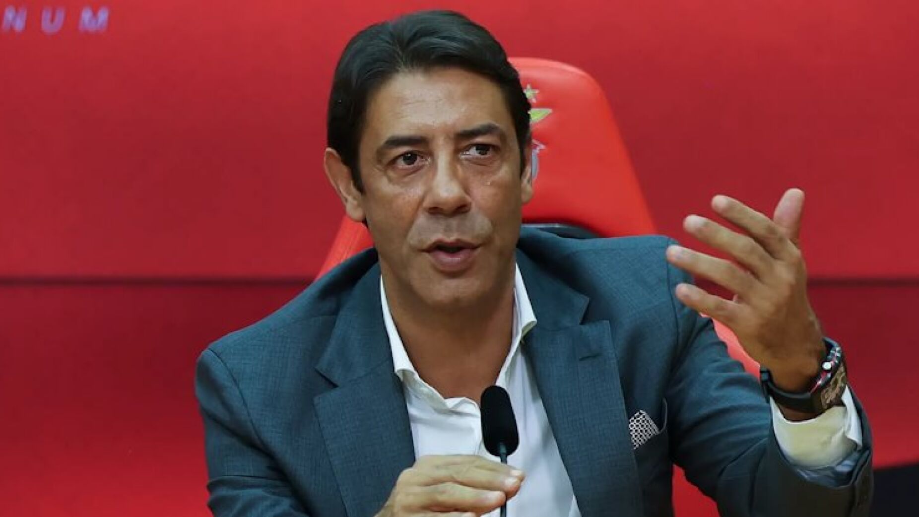 Rui Costa divulga programa eleitoral: 8 jogadores na equipa principal