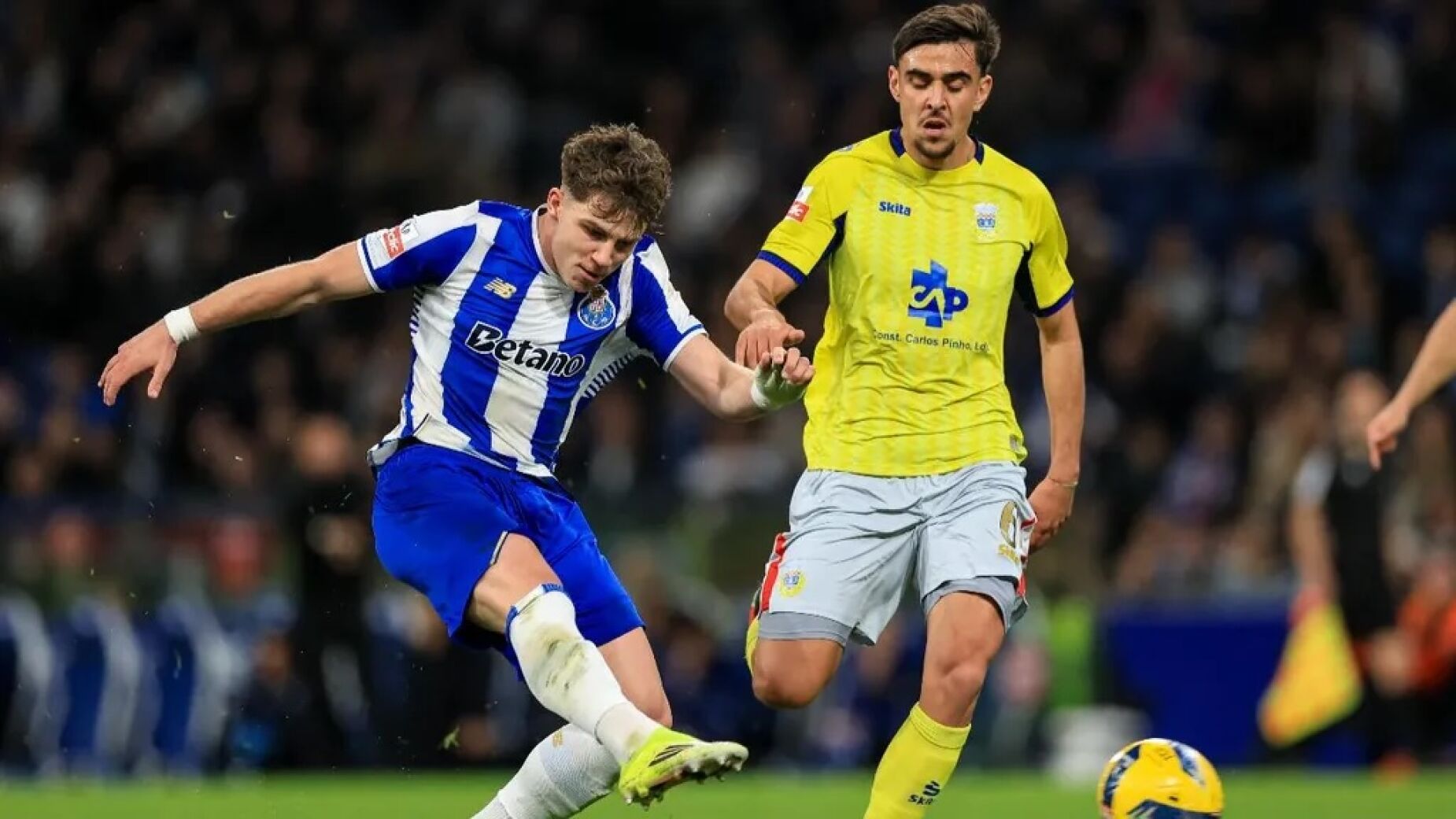 Um apito aos 90&rsquo; que incendiou o Drag&atilde;o