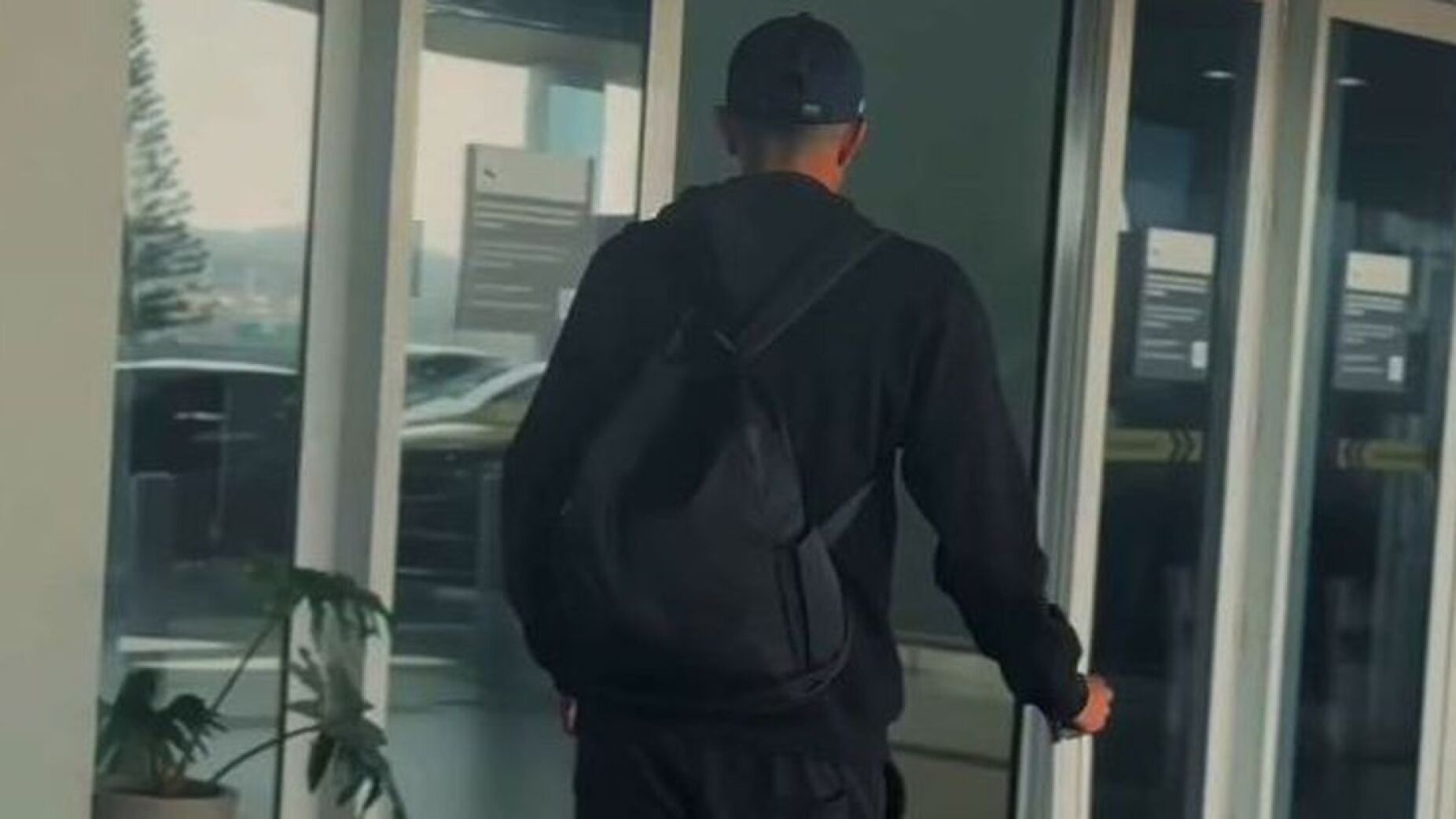 Benfica contratou Davi Andrade &mdash; defesa central chega ao clube para refor&ccedil;ar o plantel de Mourinho