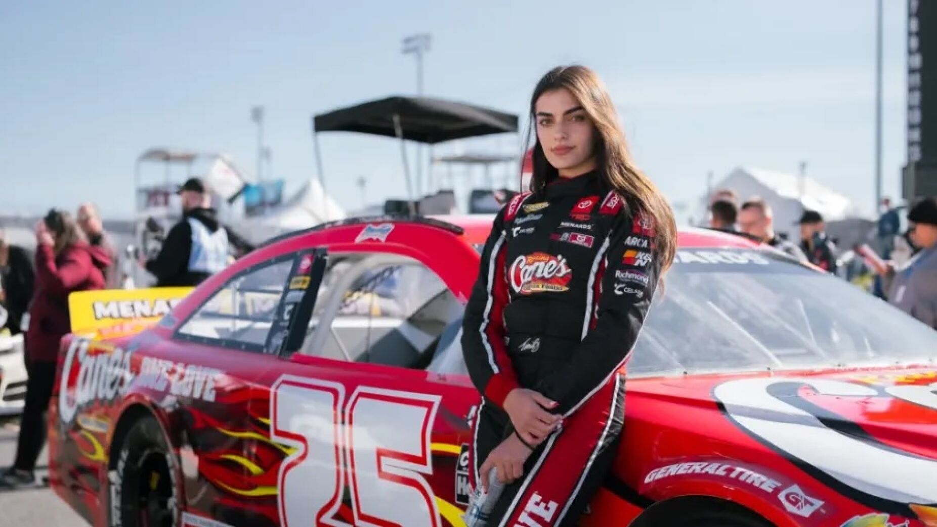 Toni Breidinger: A Nova Sensação da NASCAR Pronta para Fazer História