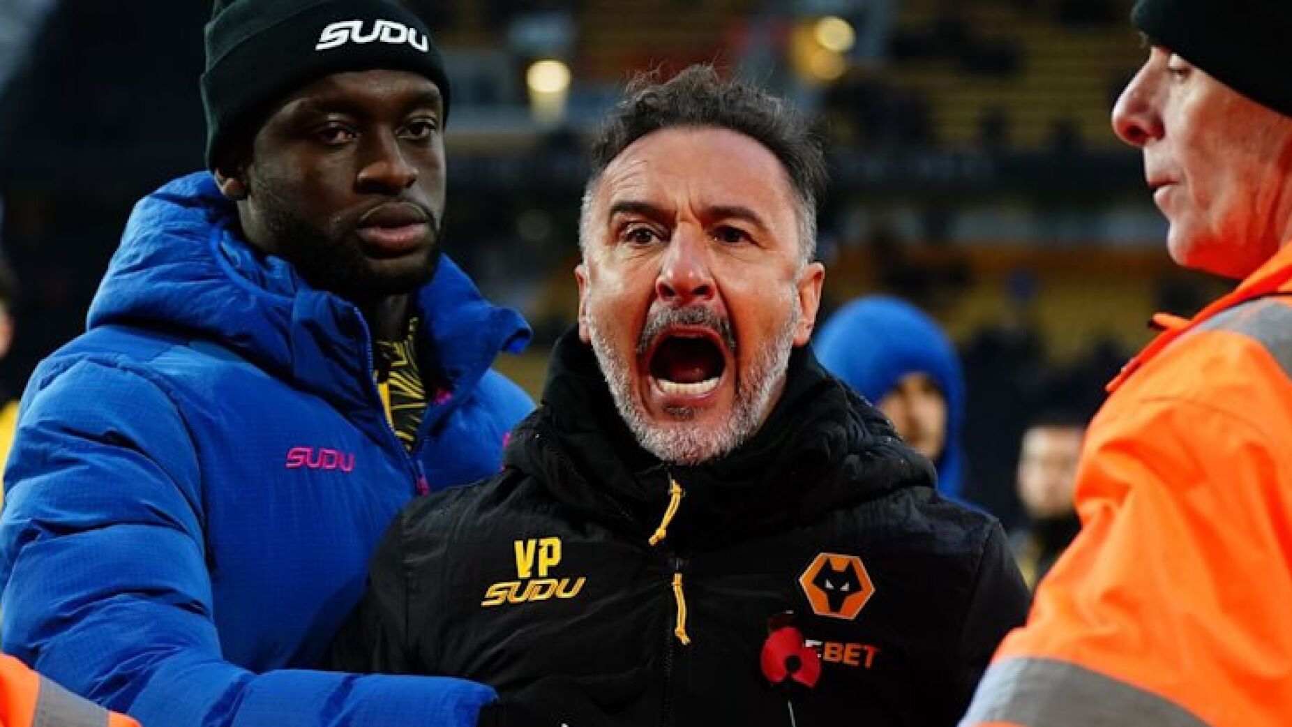 Vítor Pereira em fúria com adeptos dos Wolves após nova derrota