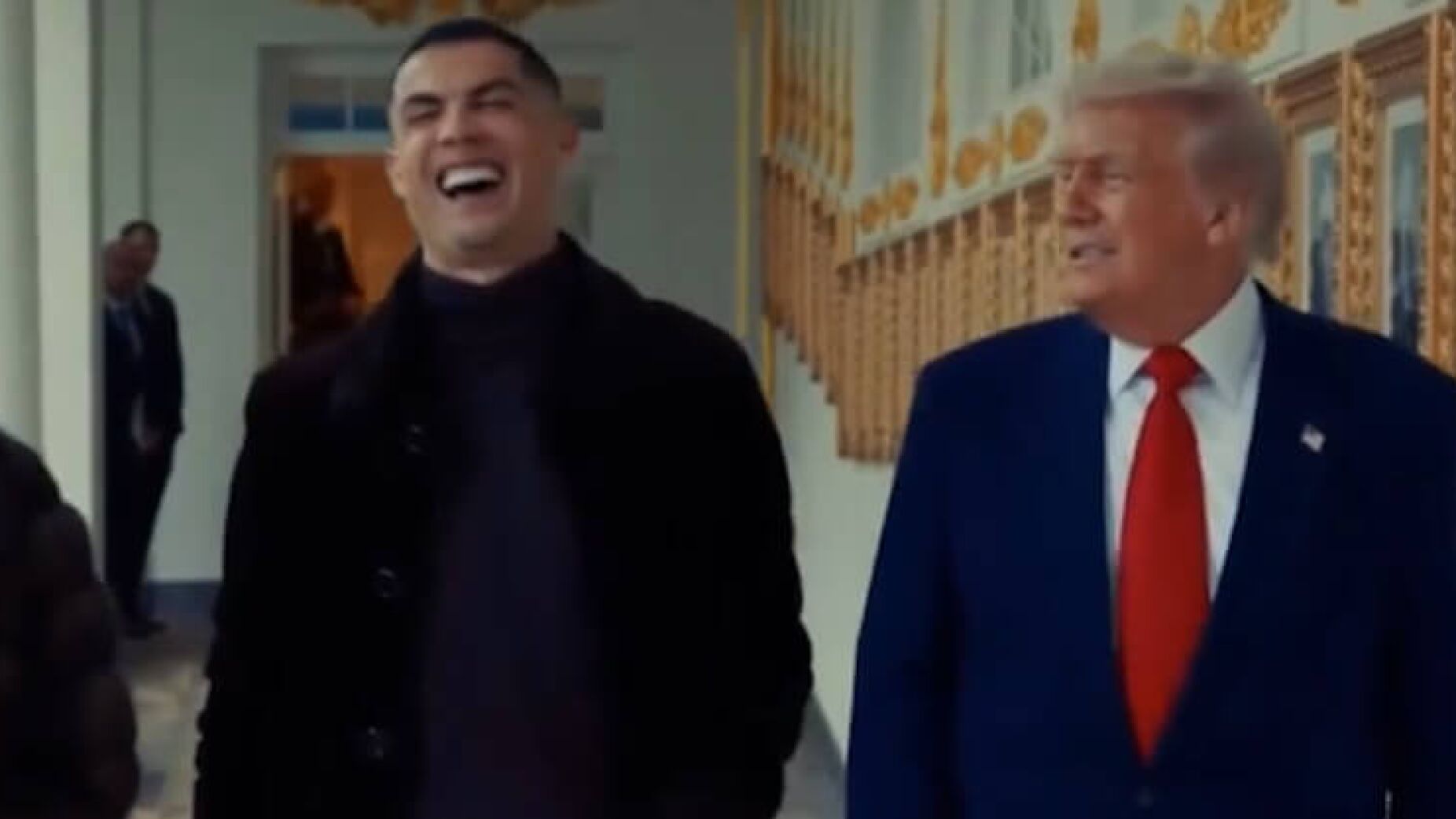 Ronaldo mostra-se ao lado de Trump e às gargalhadas (VÍDEO)