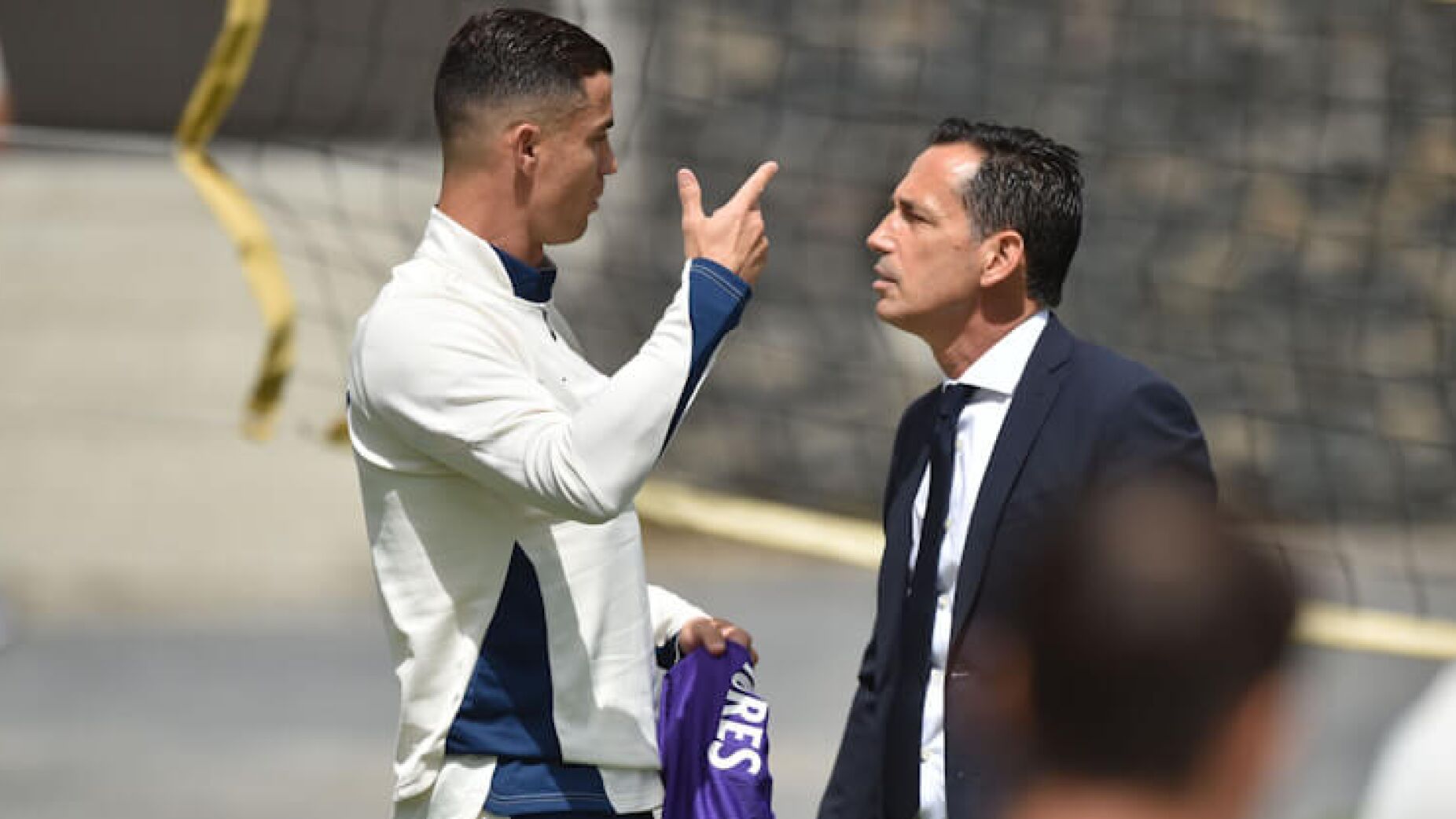 Ronaldo e Proença em conversa acesa antes do treino da Seleção (Fotos)