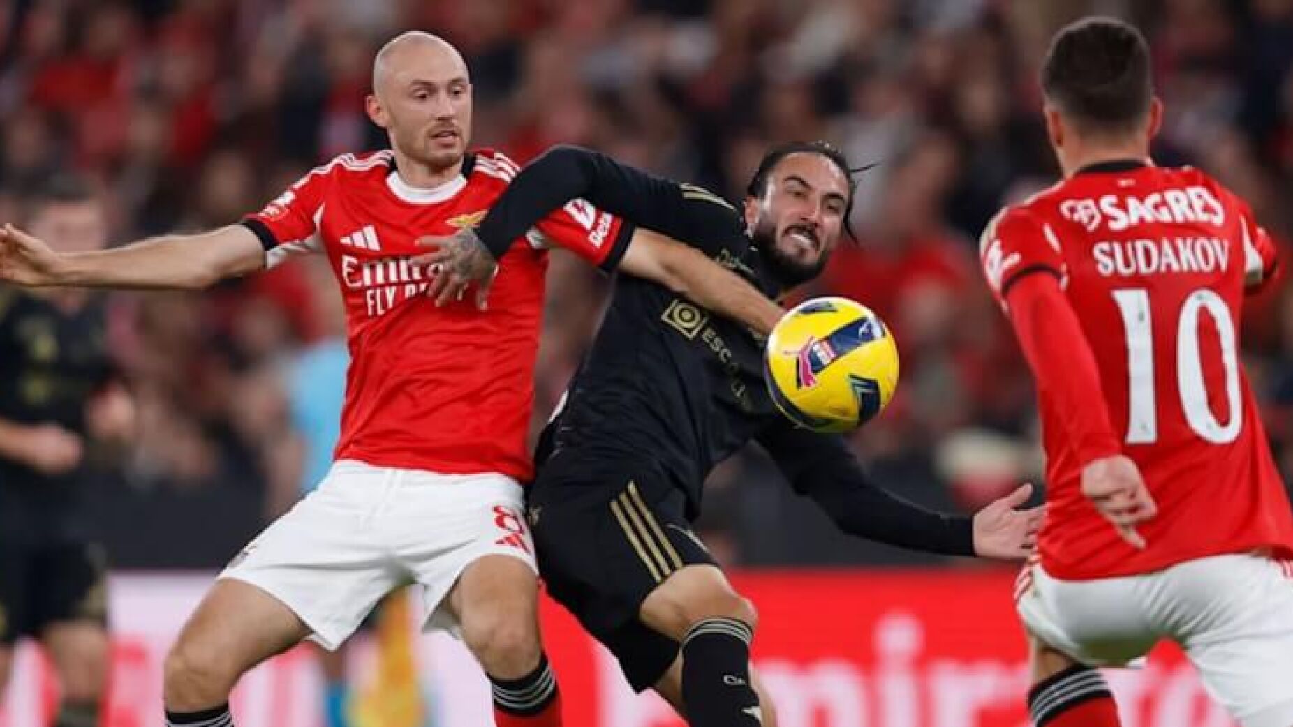 Atlético CP goza com o Benfica após tropeço contra o Casa Pia